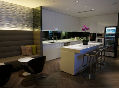 CEO SUITE - Singapore Land Tower image 3