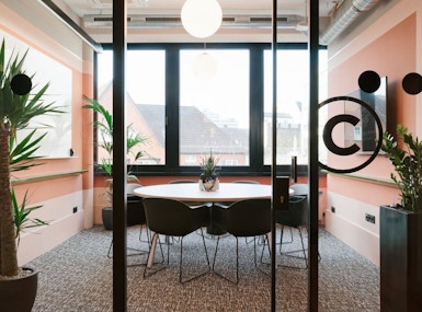 WeWork Suntec Tower 5 image 5