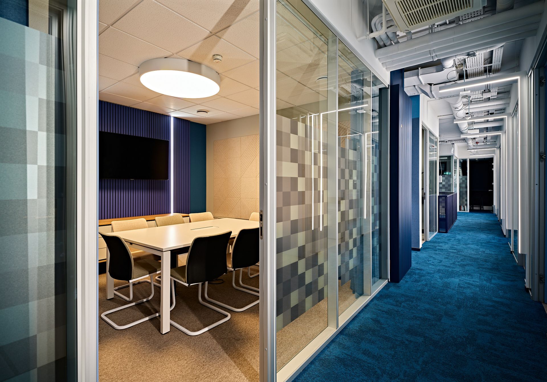 HQ Ljubljana, Feniks image 3