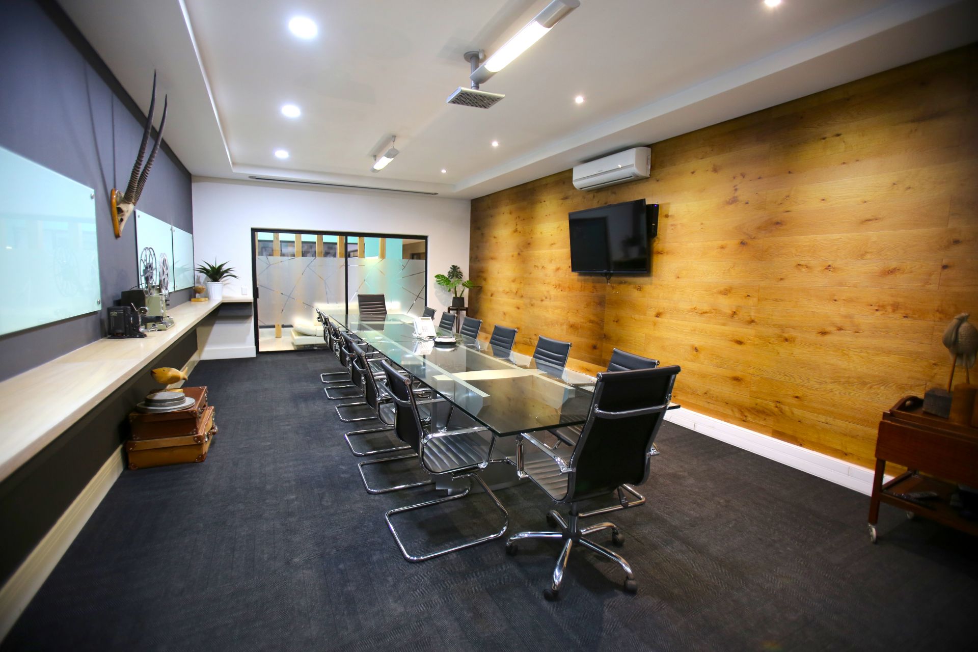 Office & Co. image 2