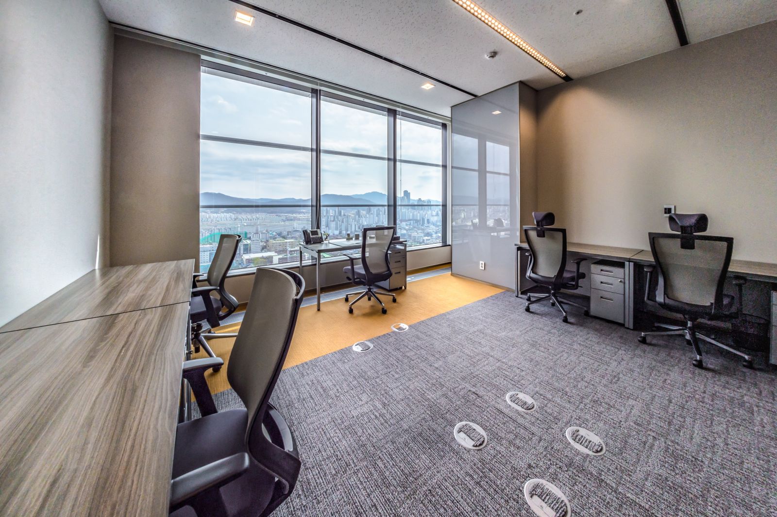 CEO SUITE - Parnas Tower image 3