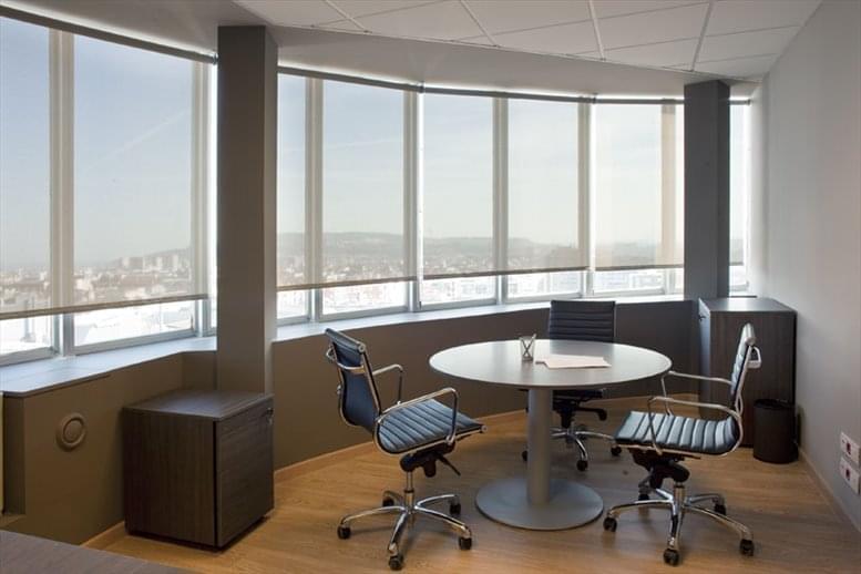 Diagonal Business Center image 3