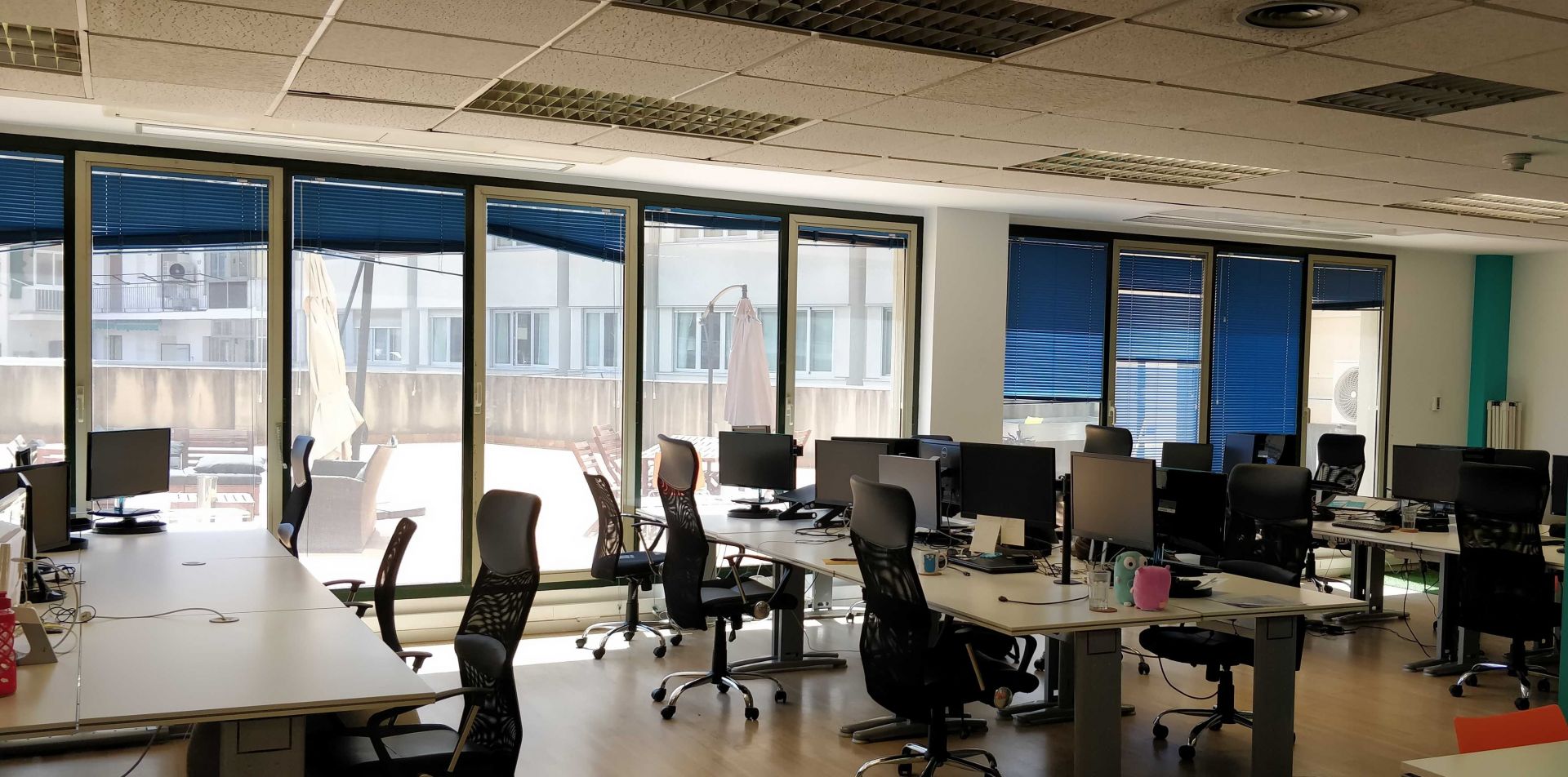 Oficina Luminosa Les Corts image 2