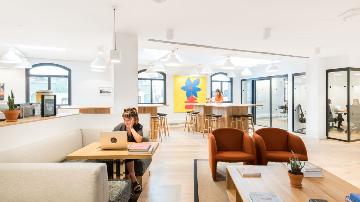 WeWork Diagonal 444 image 2