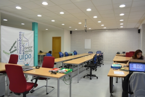 CowUp Majadahonda Coworking image 2