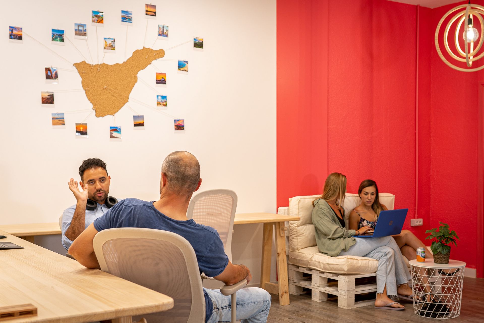 DeskHub Tenerife image 4