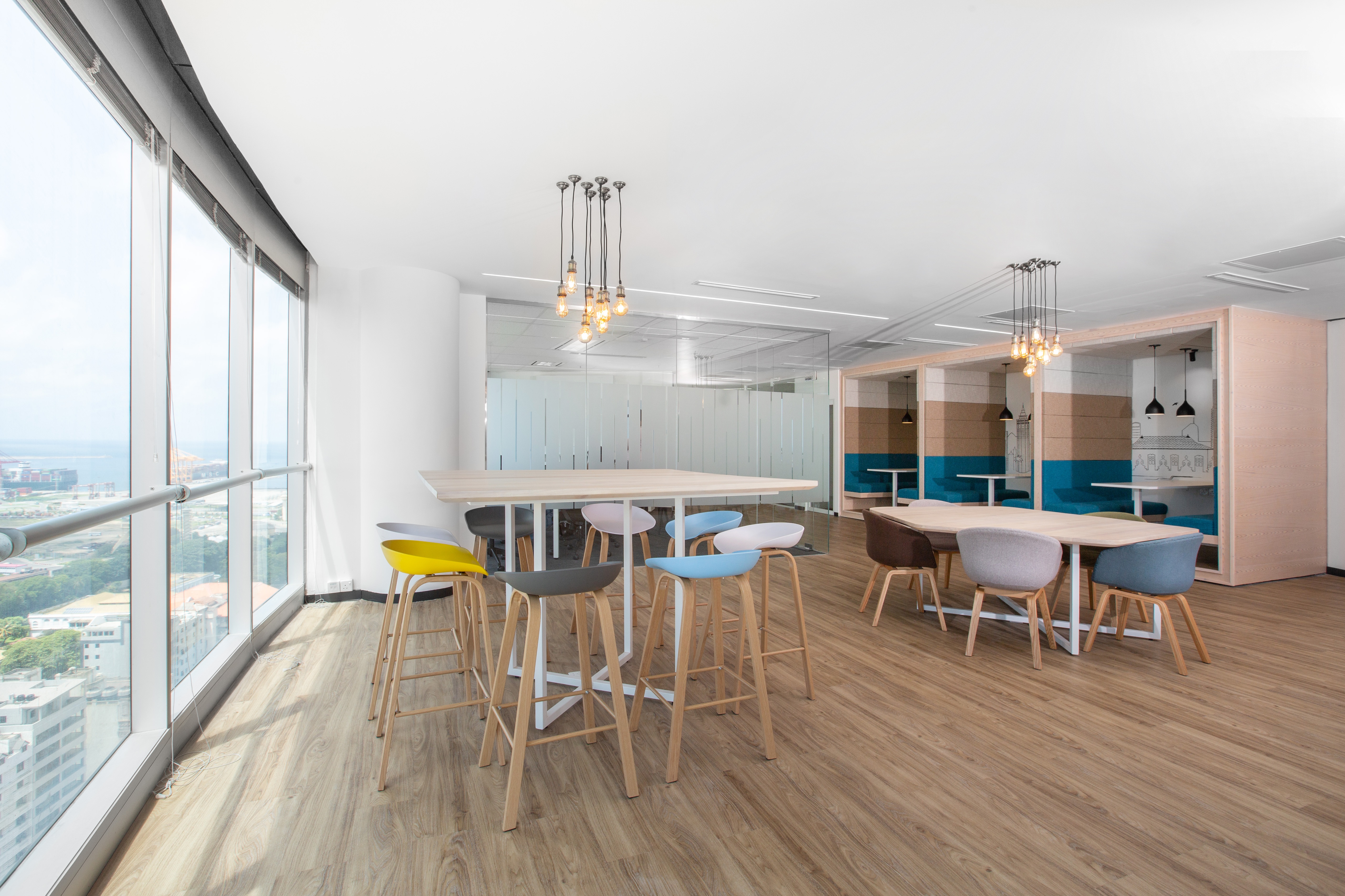 Regus - Colombo, World Trade Centre - Fort image 5