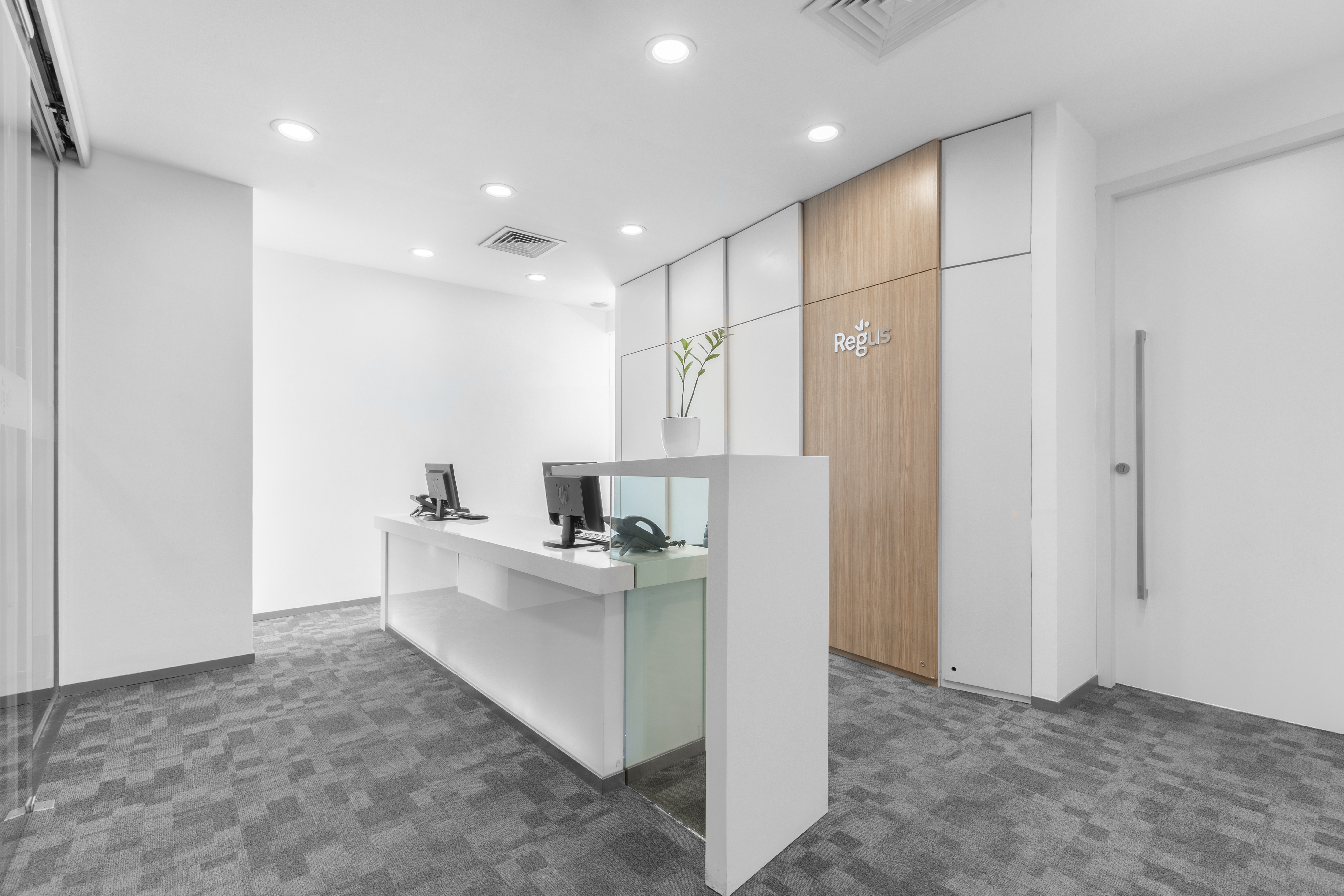 Regus - Kotte, Paramount Tower (Nawala) image 2