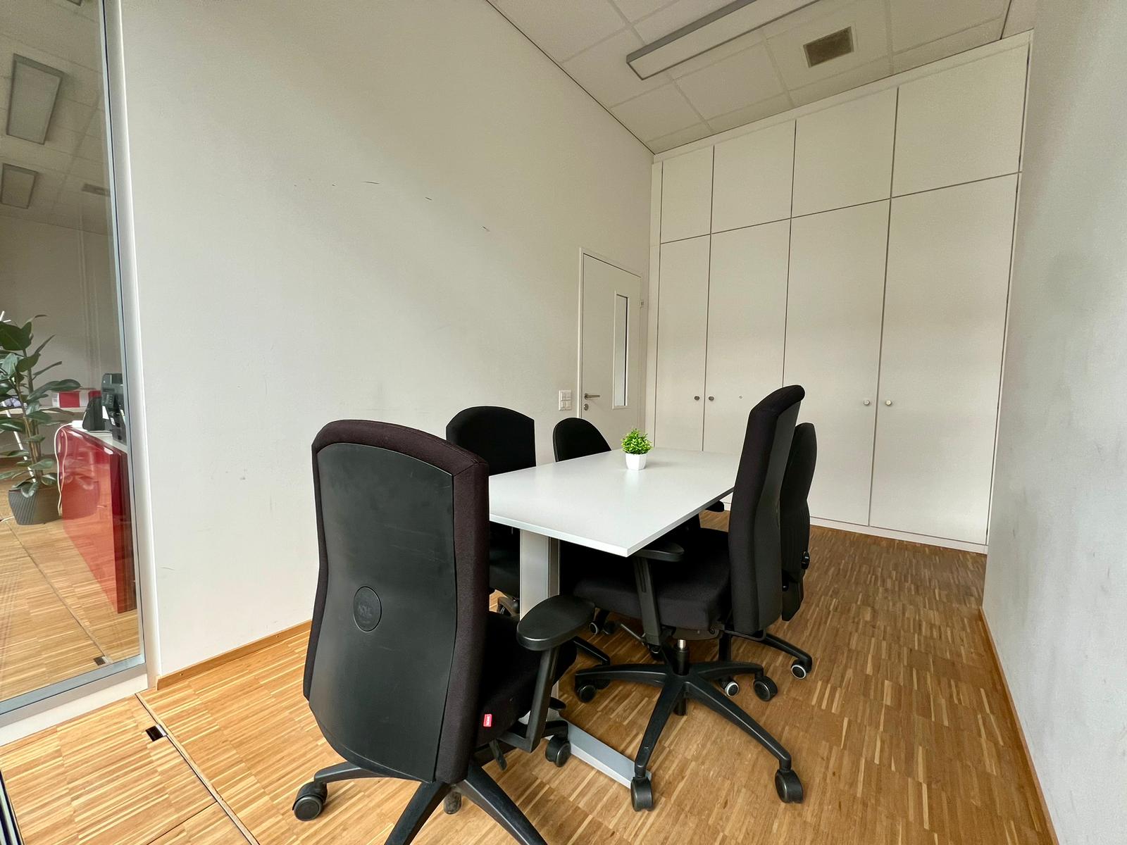 Modern & Central Coworking in  minutes from Zug Train Station image 2