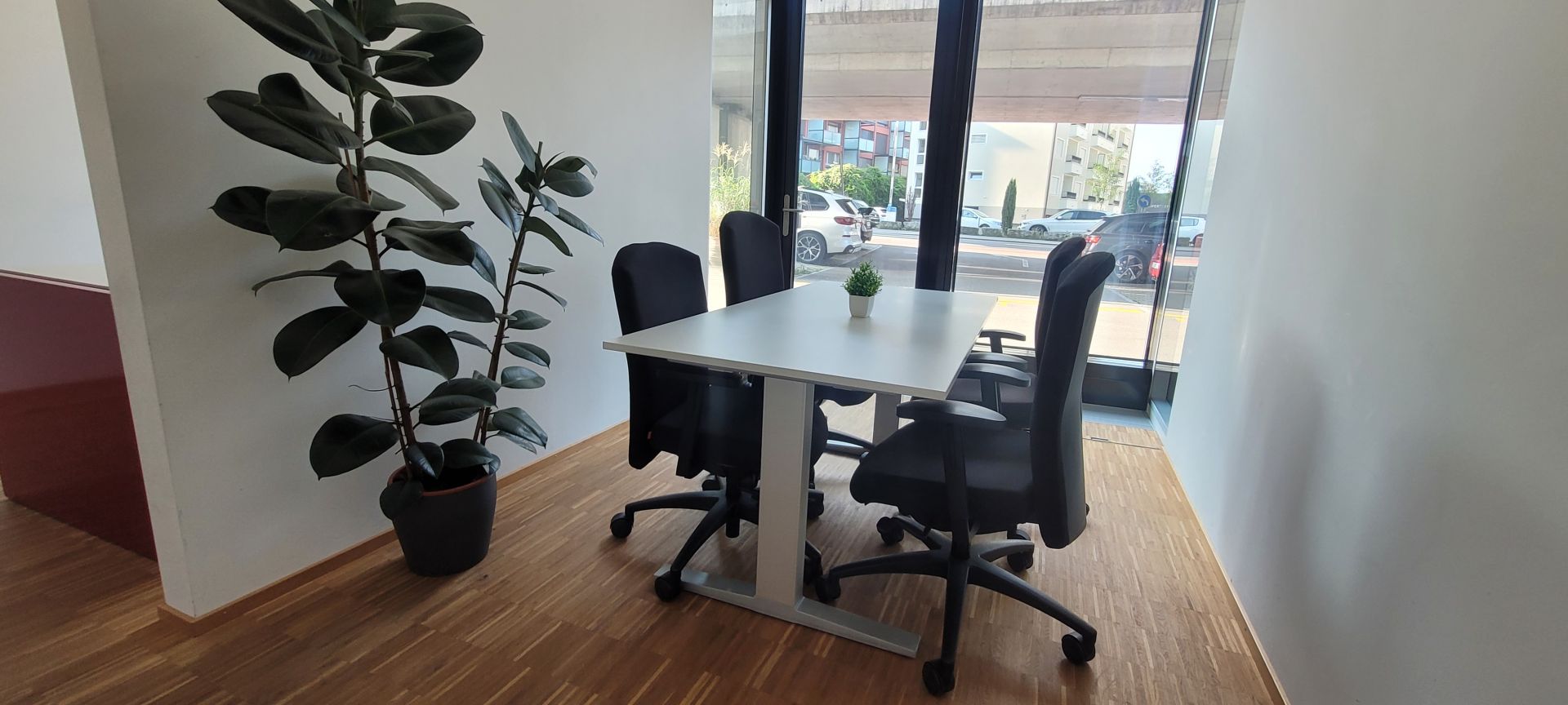 Modern & Central Coworking in  minutes from Zug Train Station image 5