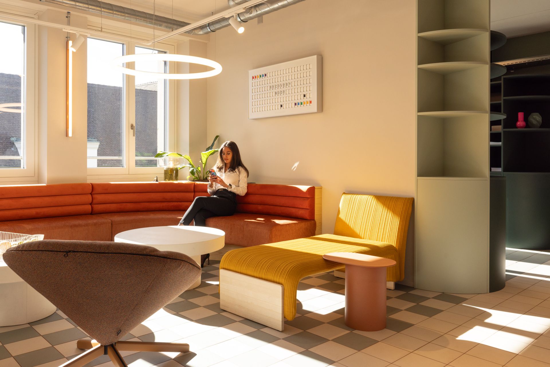 HeadsQuarter - The Elegant image 3