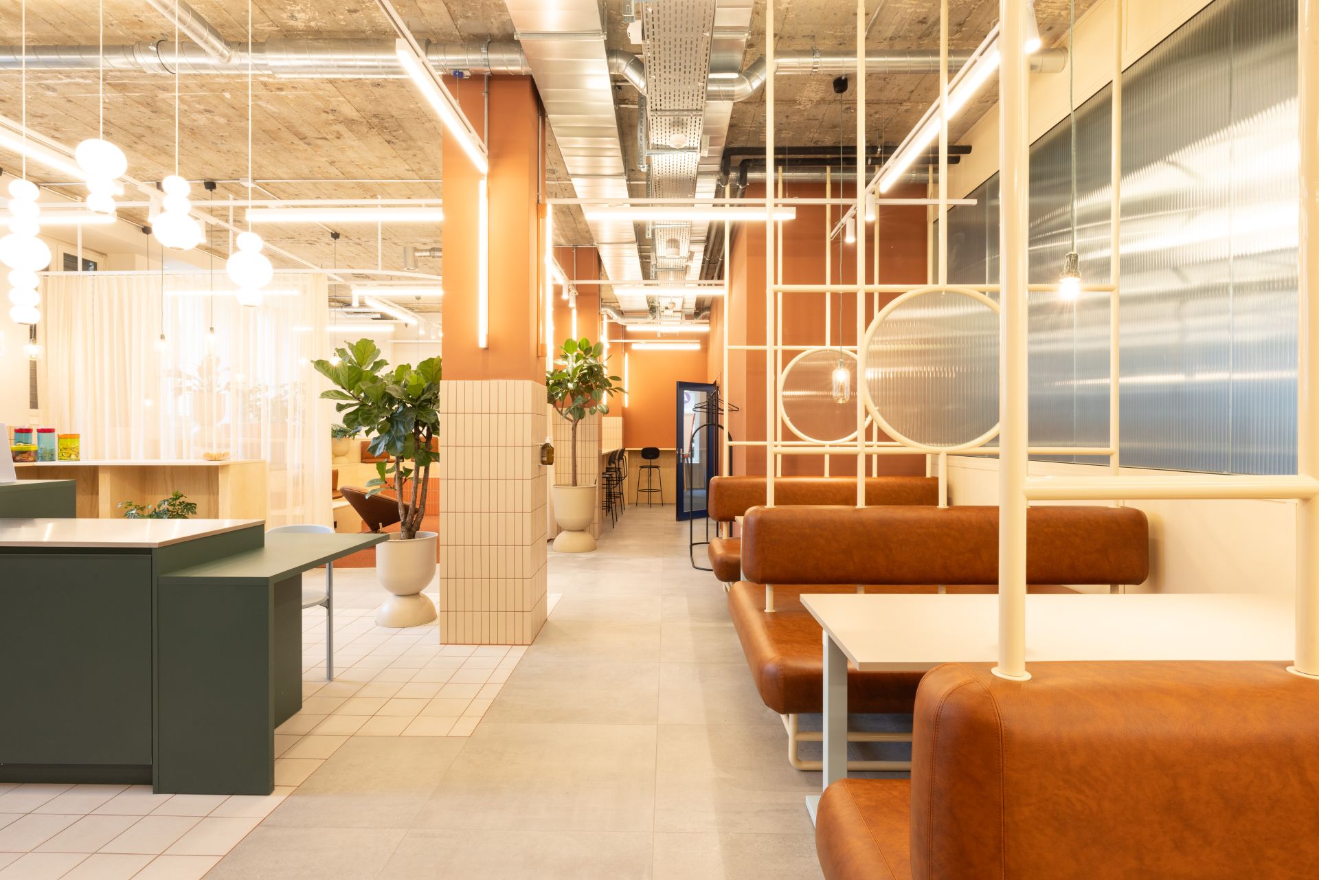 HeadsQuarter - The Elegant image 5