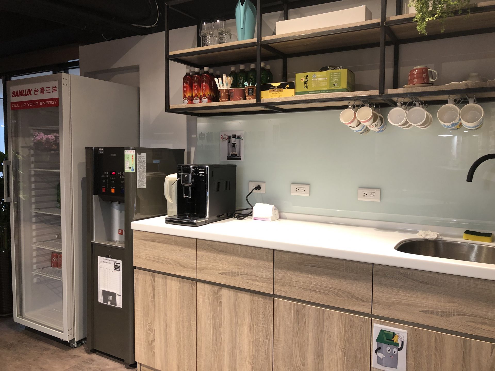 Buffett International Business Center image 2