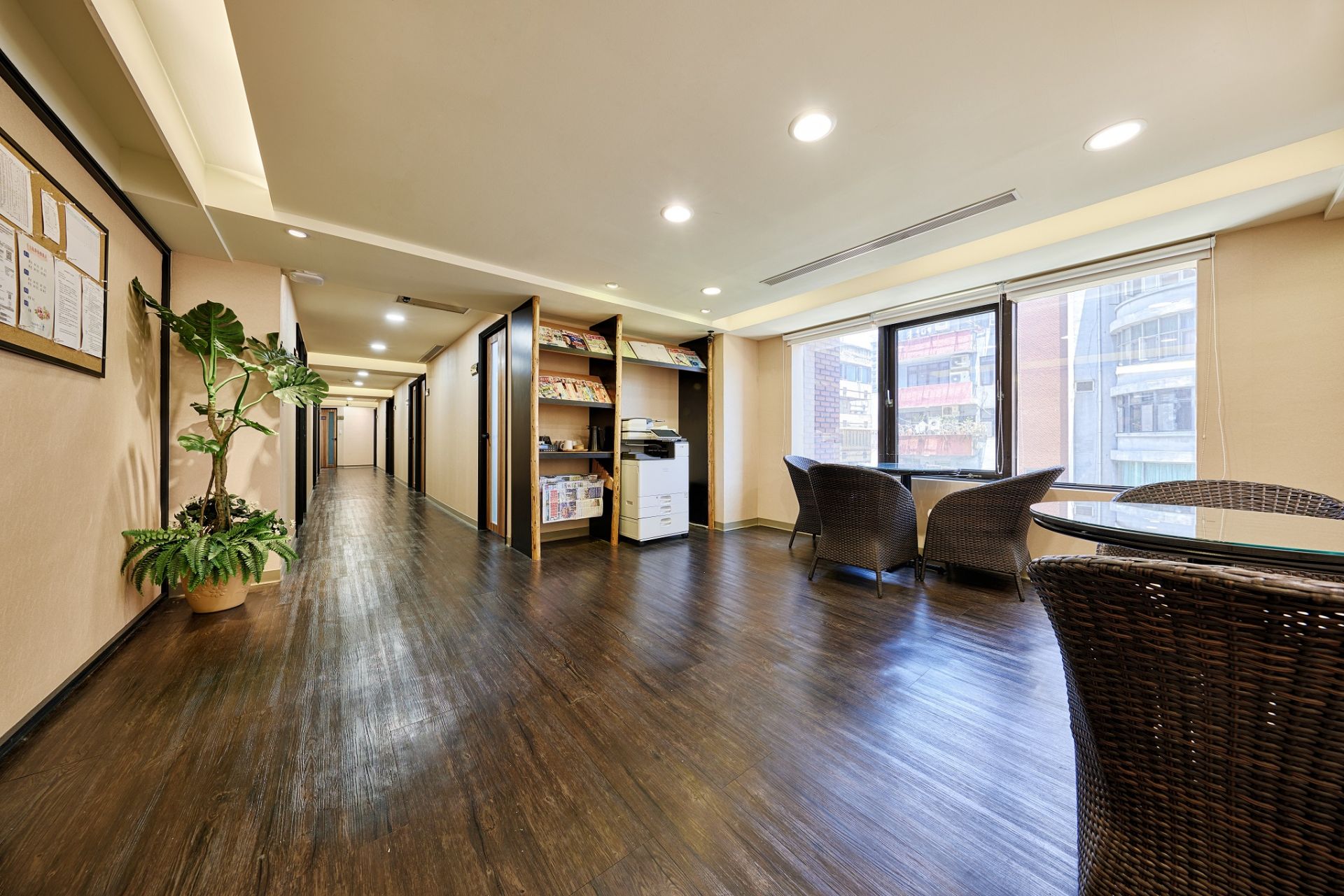 Doplin Business Center 3 (Zhongxiao Dunhua Metro Station BL16) image 3