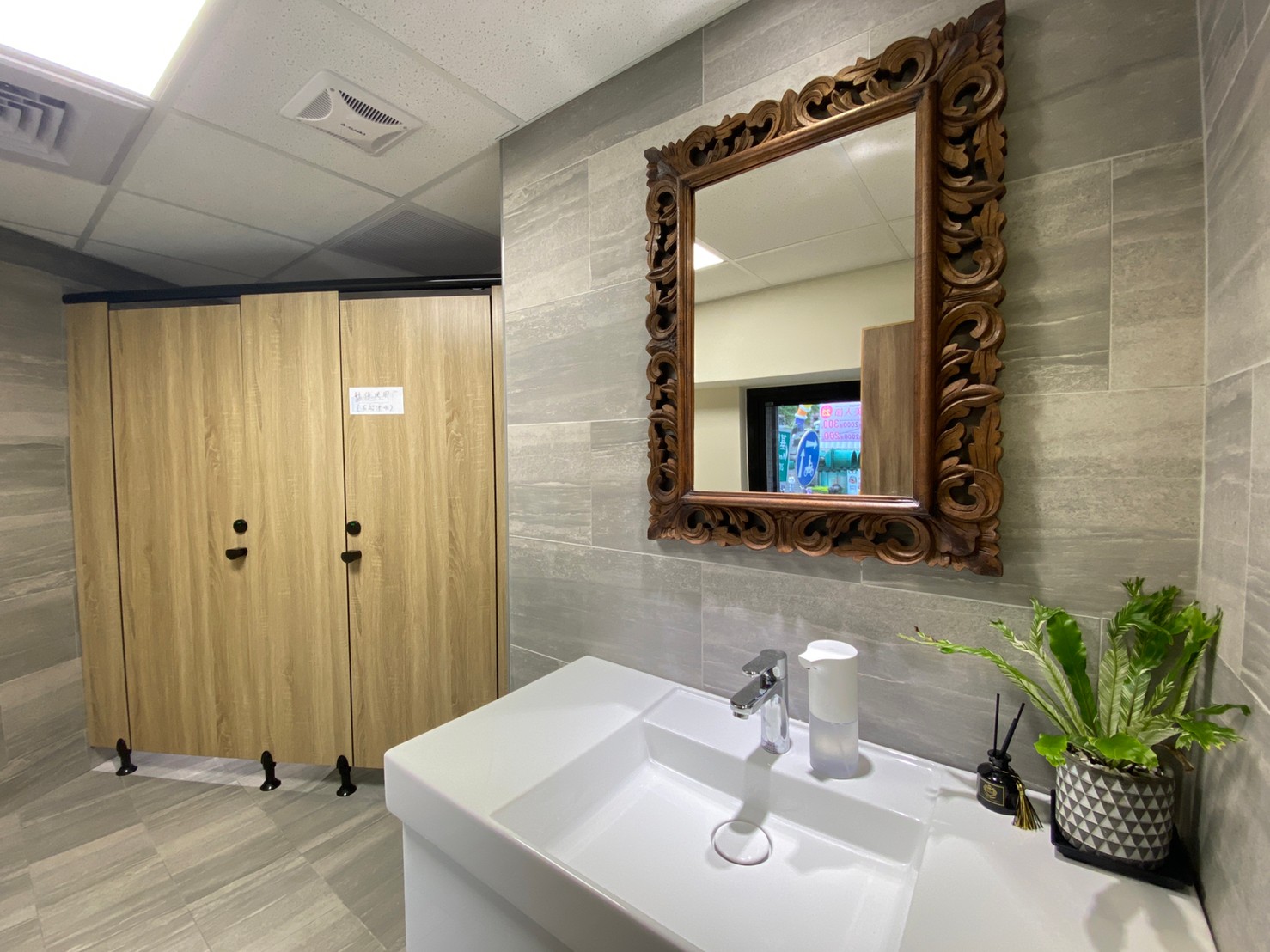 Doplin Business Center (Taipei City Hall Metro Station BL18) image 5