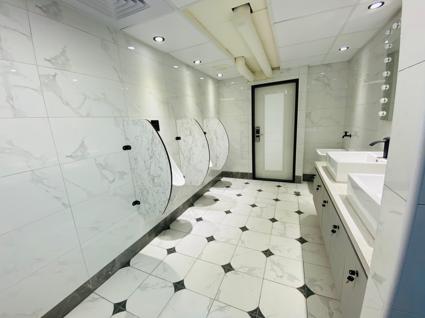 Doplin Business Center (Taipei Main Station Metro Station G14/R11) image 4