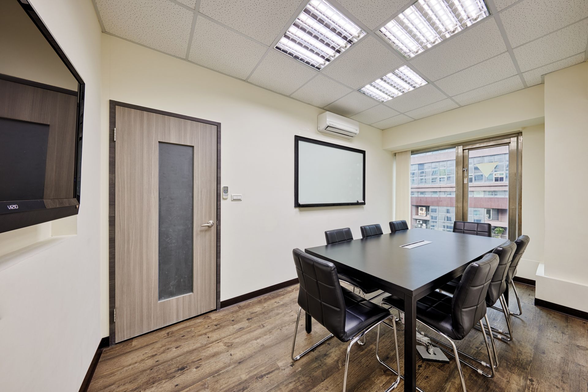 Doplin Business Center (Xinyi Anhe Metro Station R04) image 3