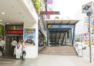 Doplin Business Center (Zhongxiao Dunhua Metro Station BL16) image 2