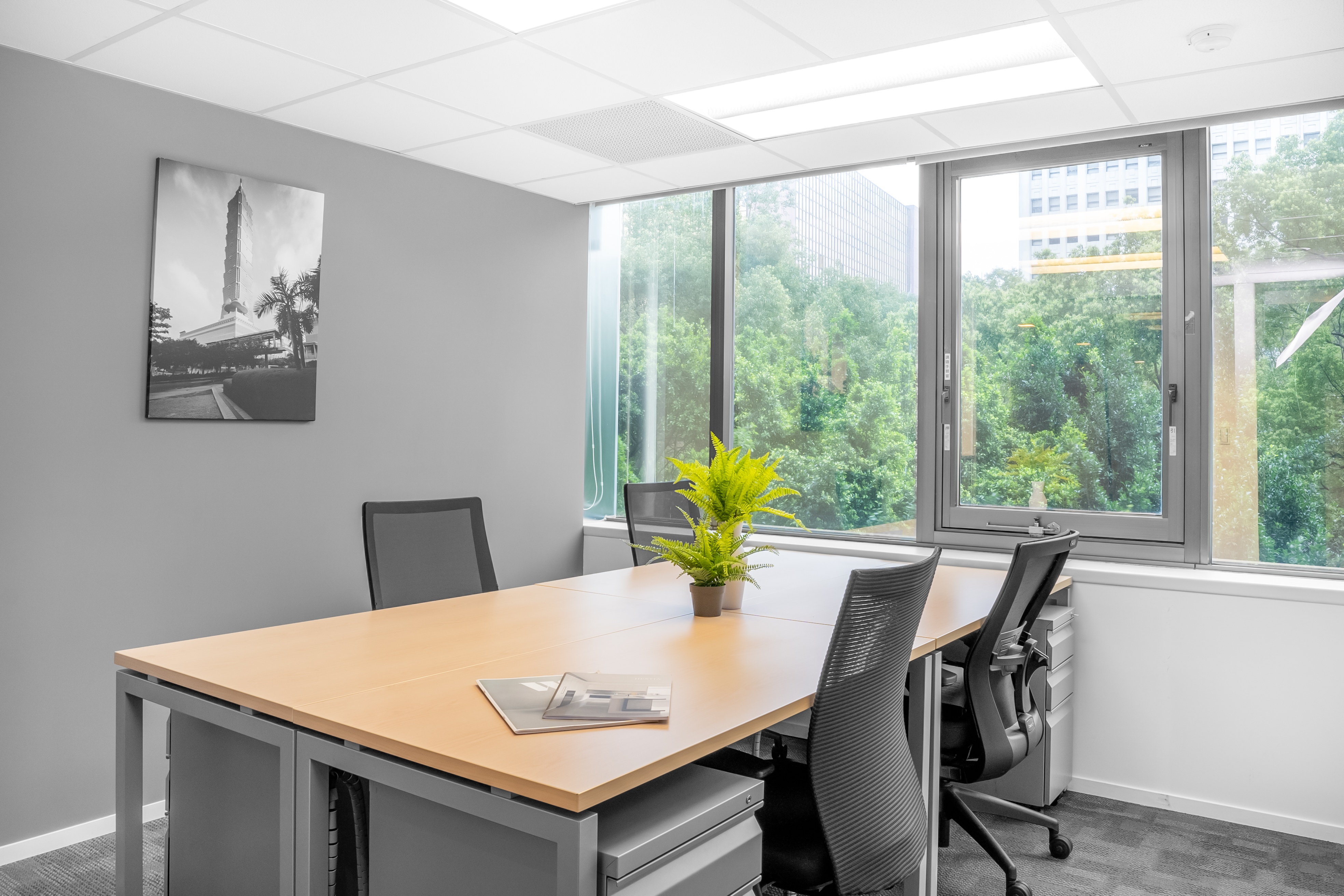 Regus - Taipei Hung Tai Centre image 3