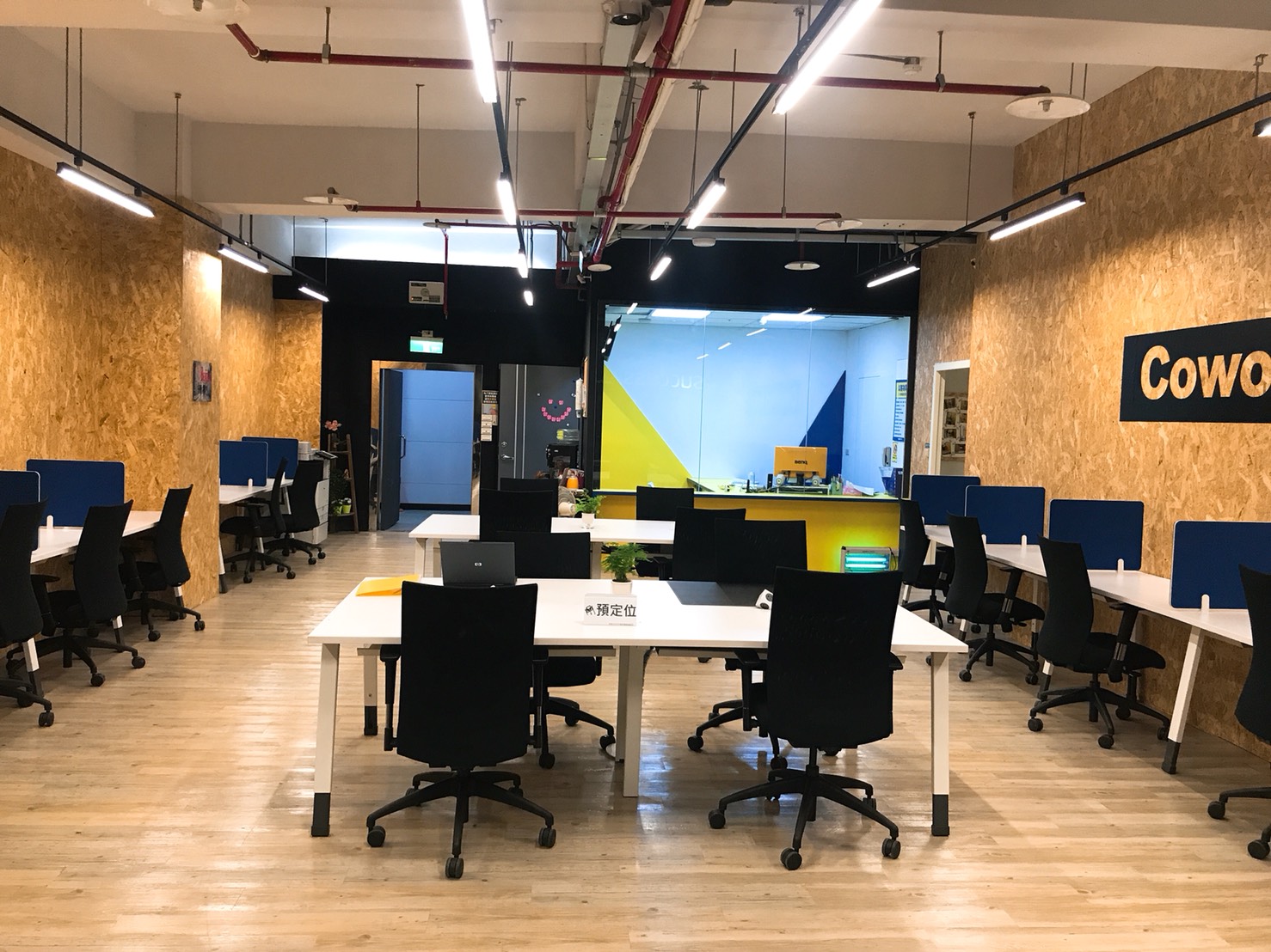 STOREASY COWORKING SPACE (XINYI STORE) image 5
