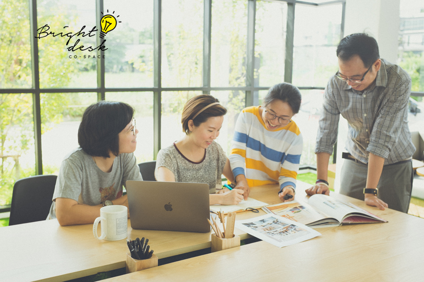 Bright Desk Cospace image 2