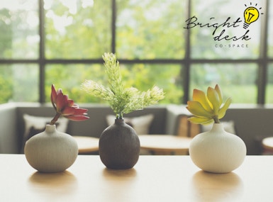 Bright Desk Cospace image 4