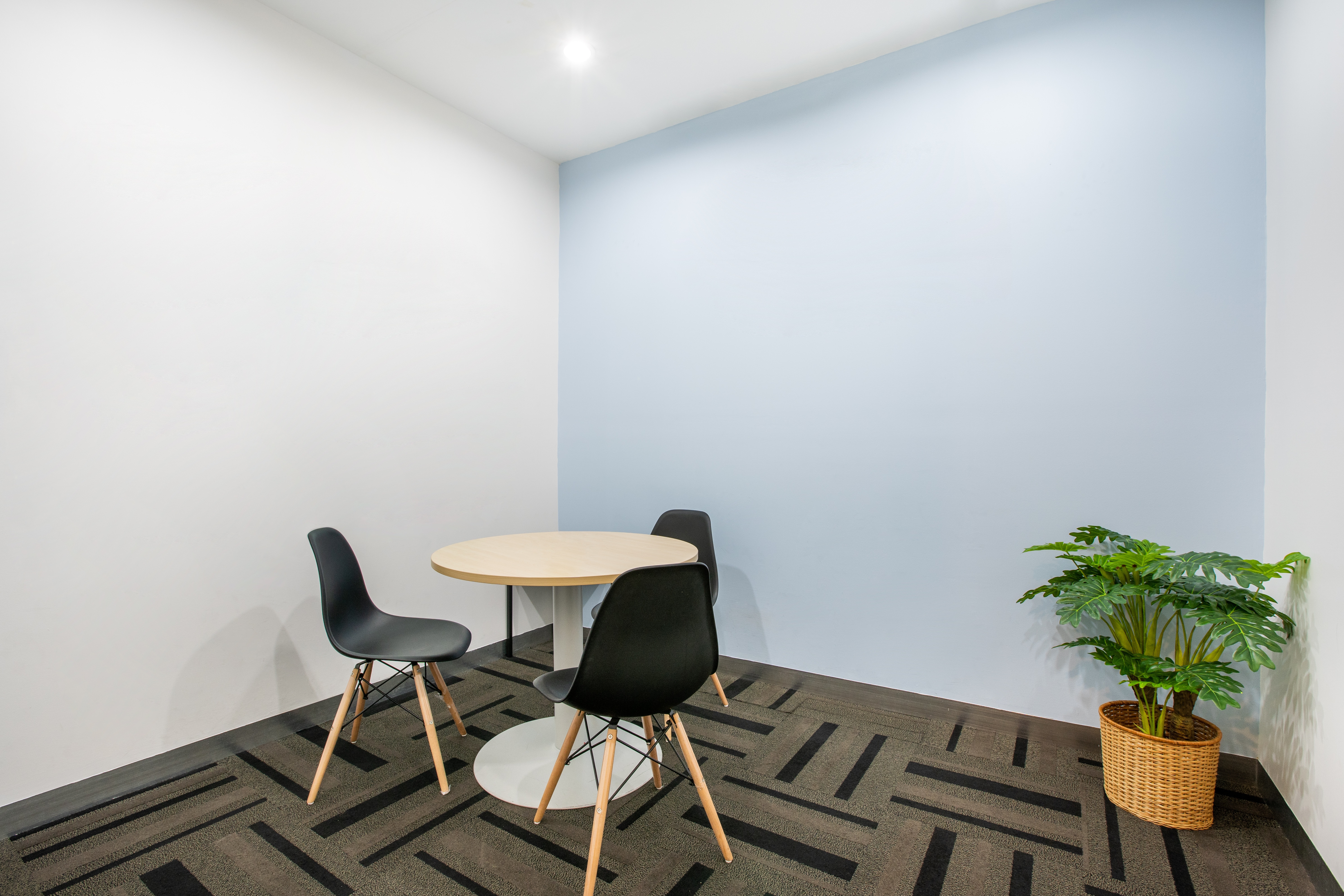 Regus - Bangkok, Central Tower image 5