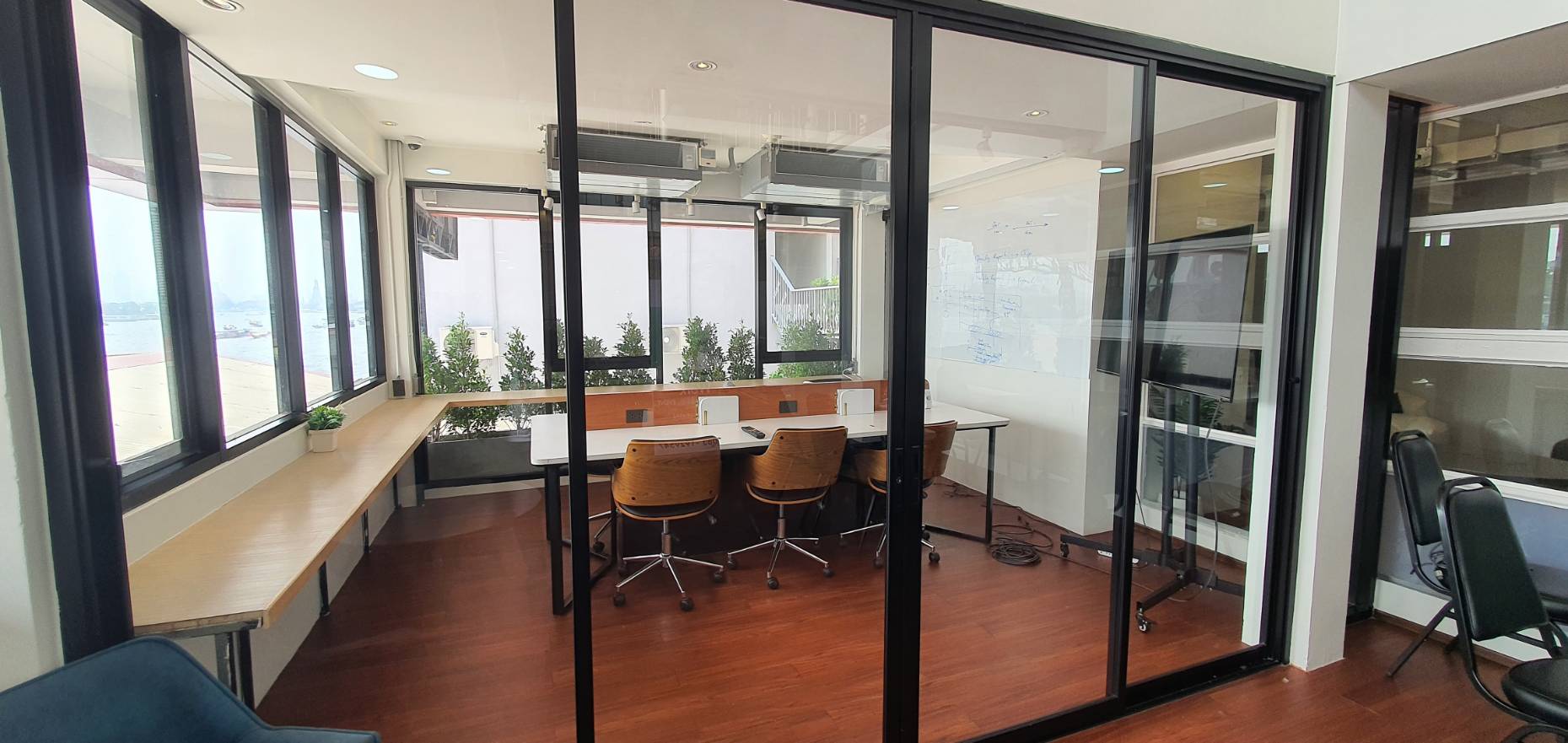 Tha Ploook Riverside Workstation image 3