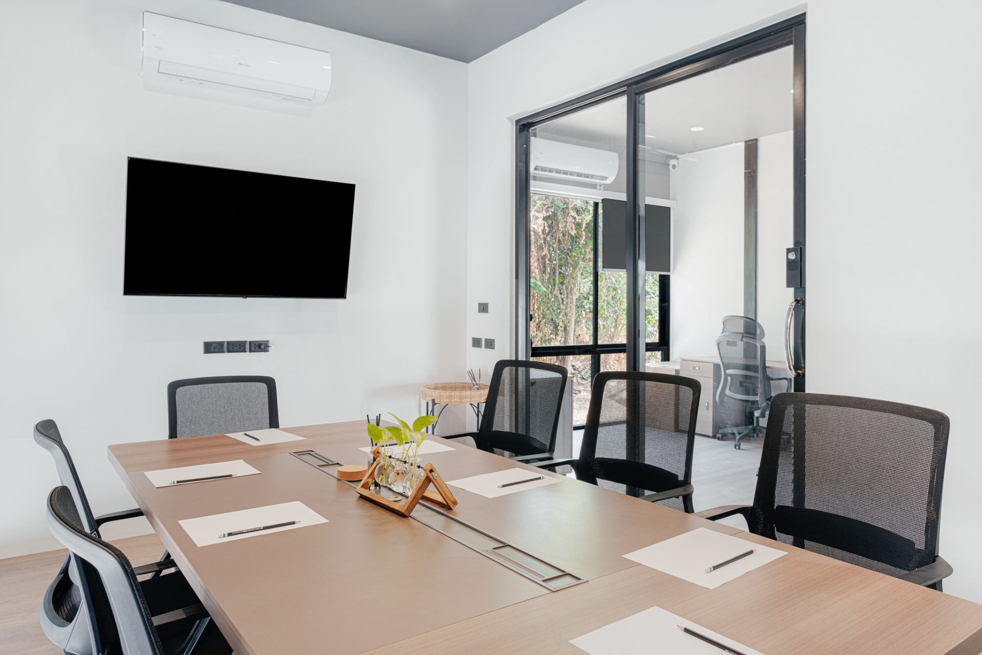 Chill inn CoWorking Space image 3