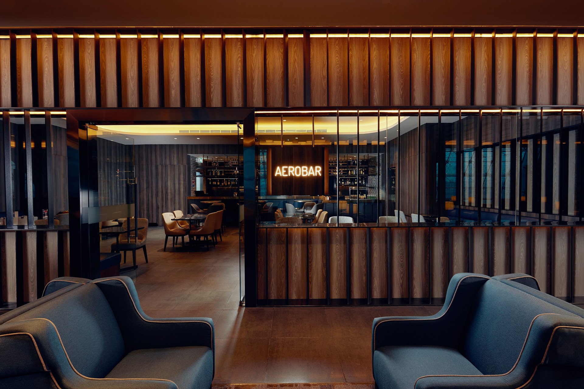 Plaza Premium Lounge (International Departures) / Dubai image 4