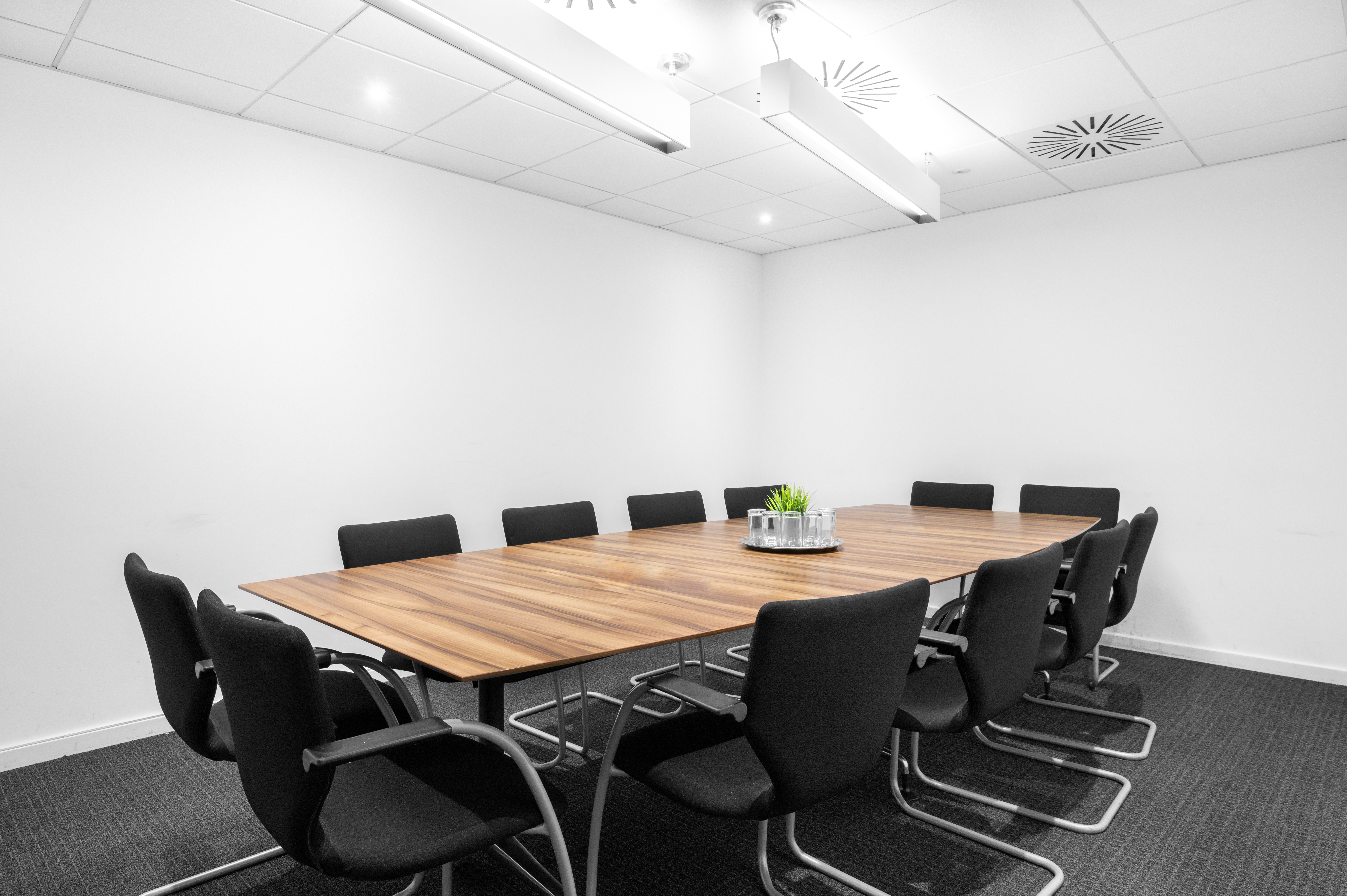 Regus Express - Beaconsfield, Beaconsfield Services, Regus Express image 1