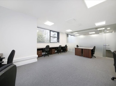 Curve Serviced Offices image 3