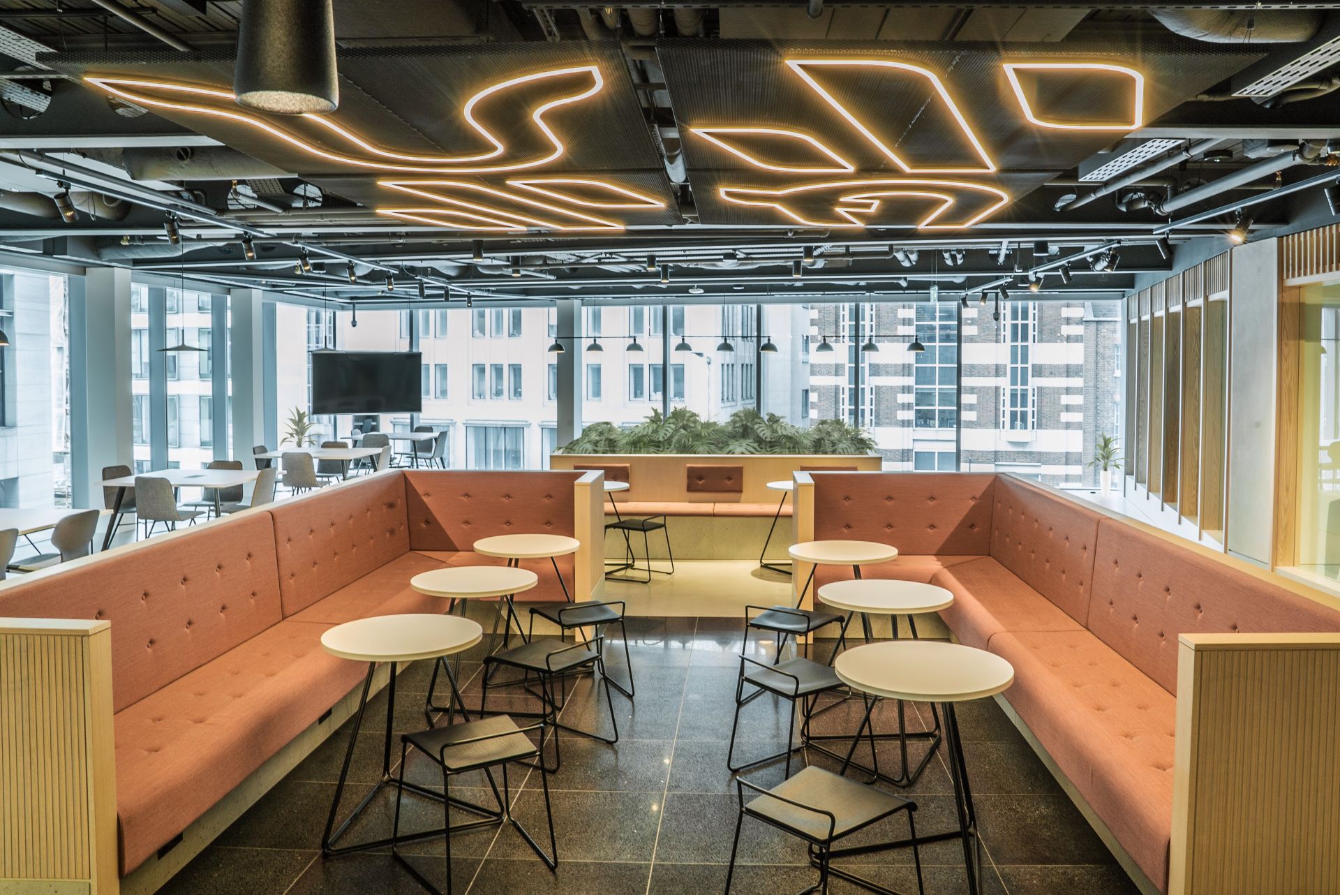 HubHub London image 4