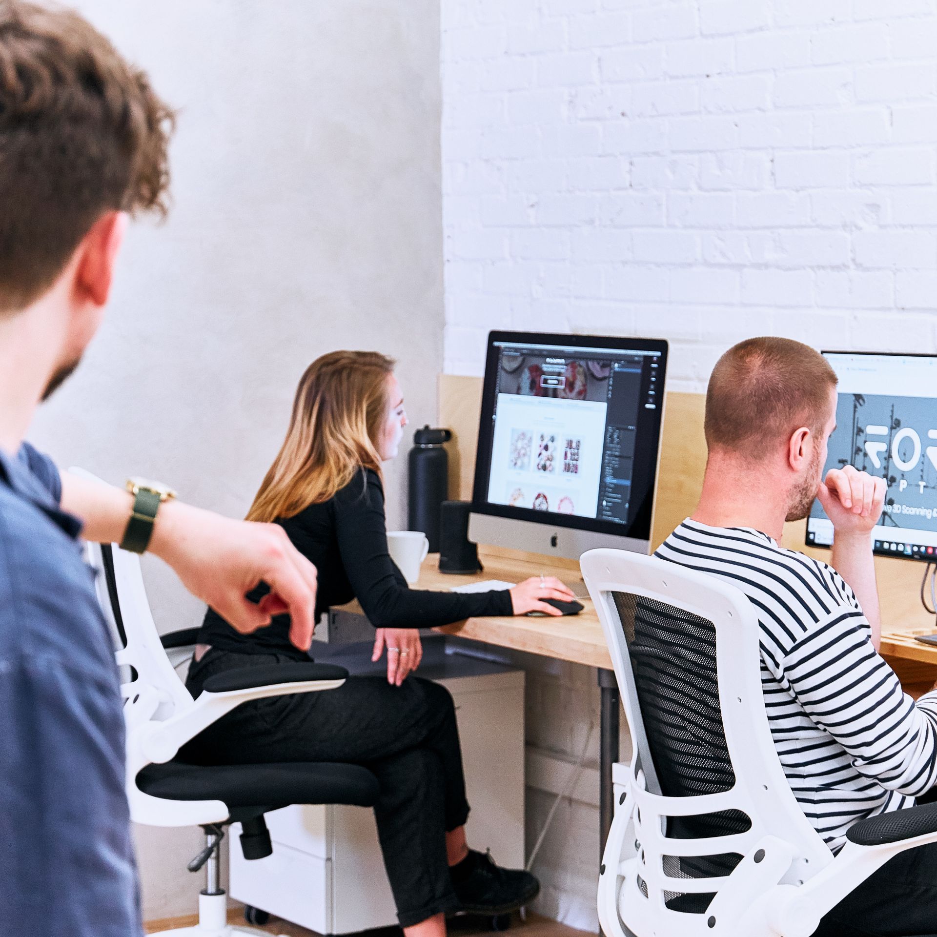 RedDeskCo™ image 3