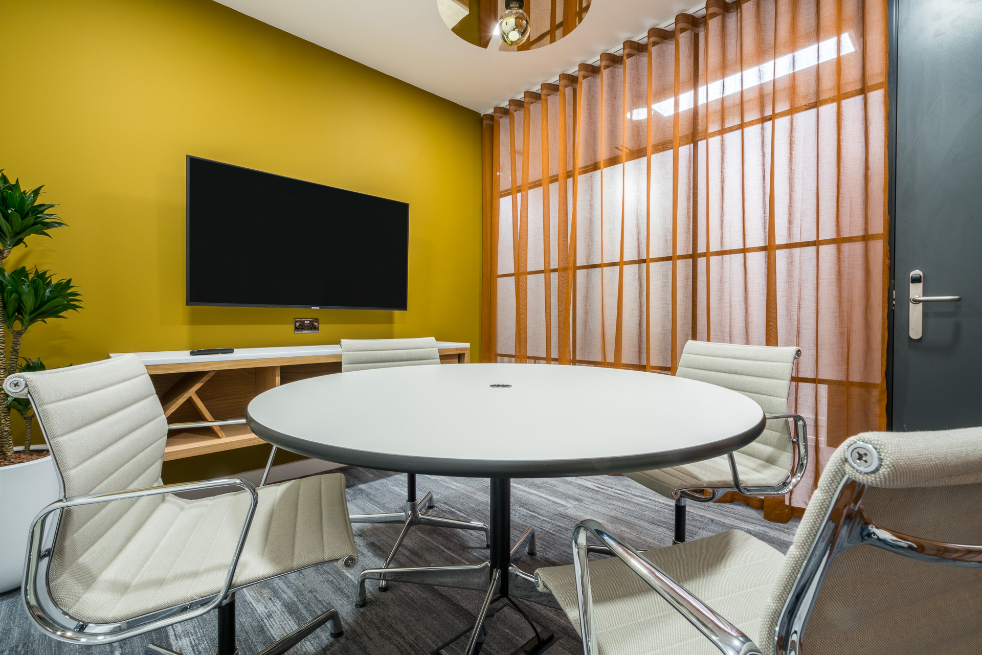 Signature by Regus - London Berkeley Square image 5