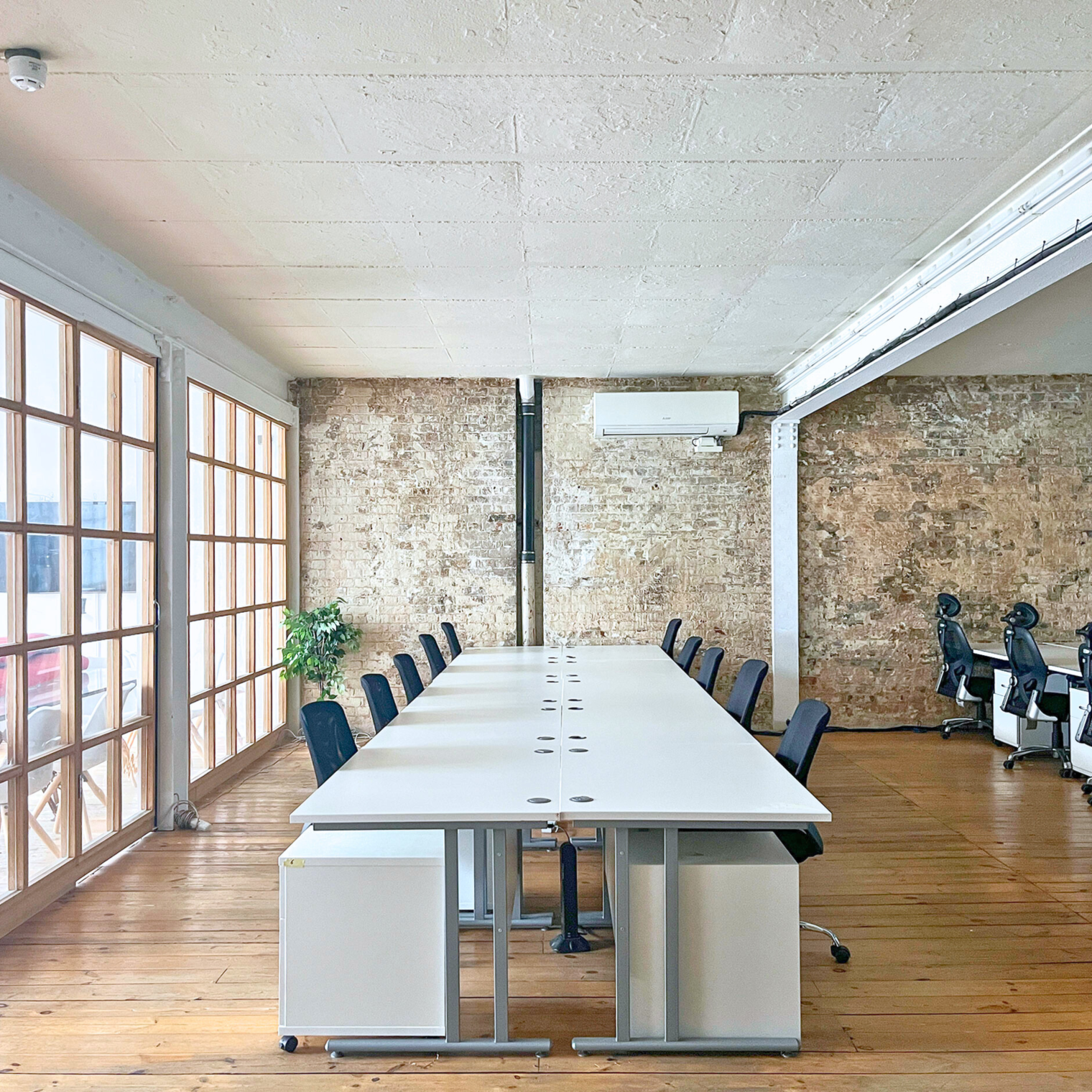 The Handbag Factory image 3