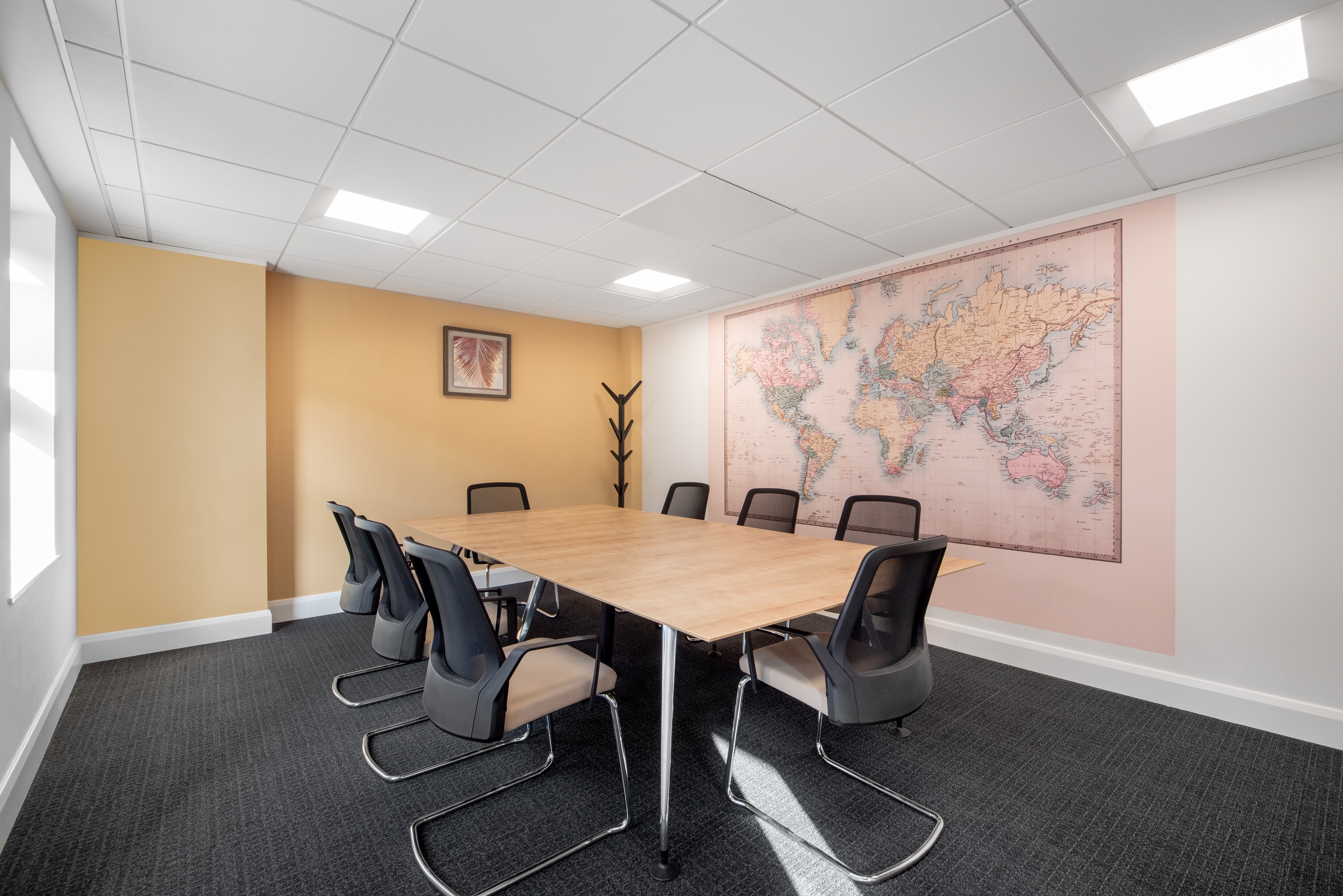 Regus - Newbury Oxford House image 4