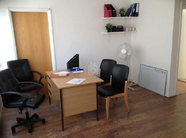 Office Space in Slough image 3