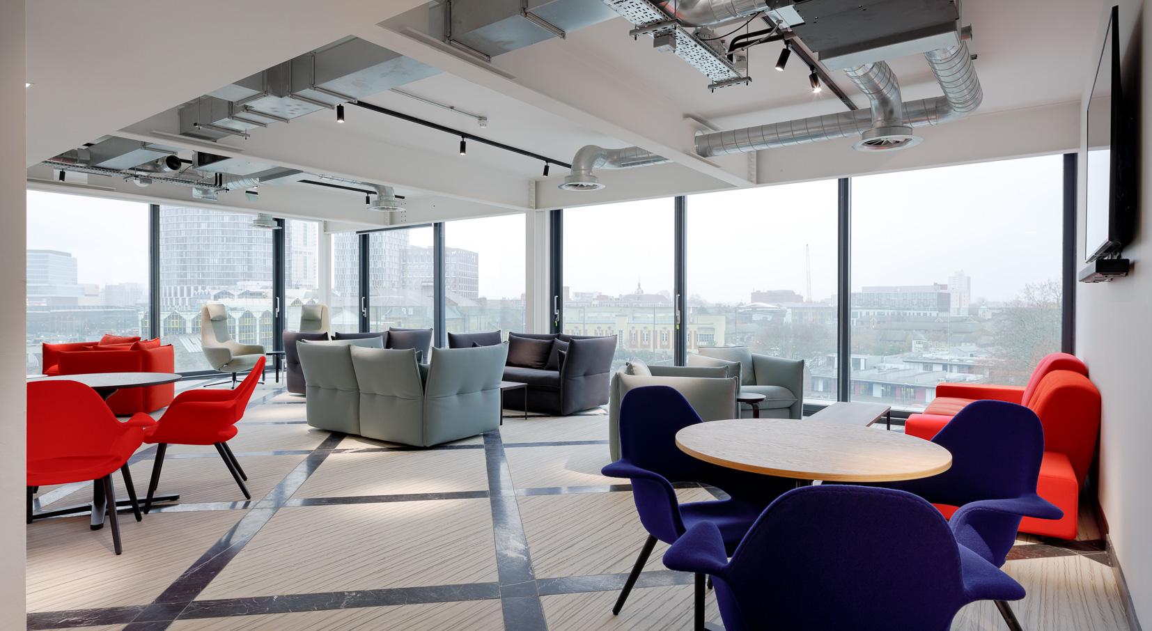 Us&Co Stratford image 3