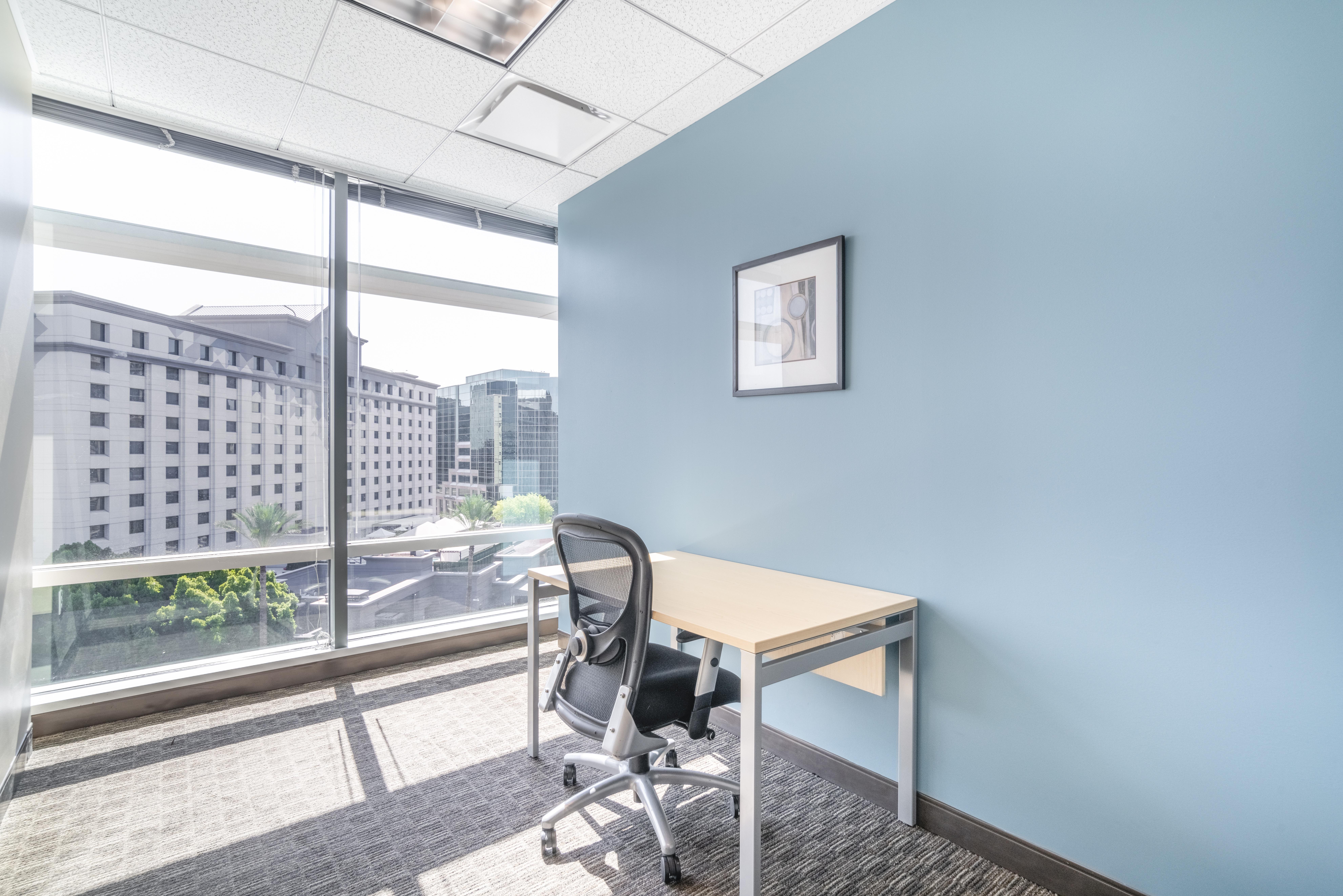Regus - Arizona, Phoenix - 24th and Camelback image 3