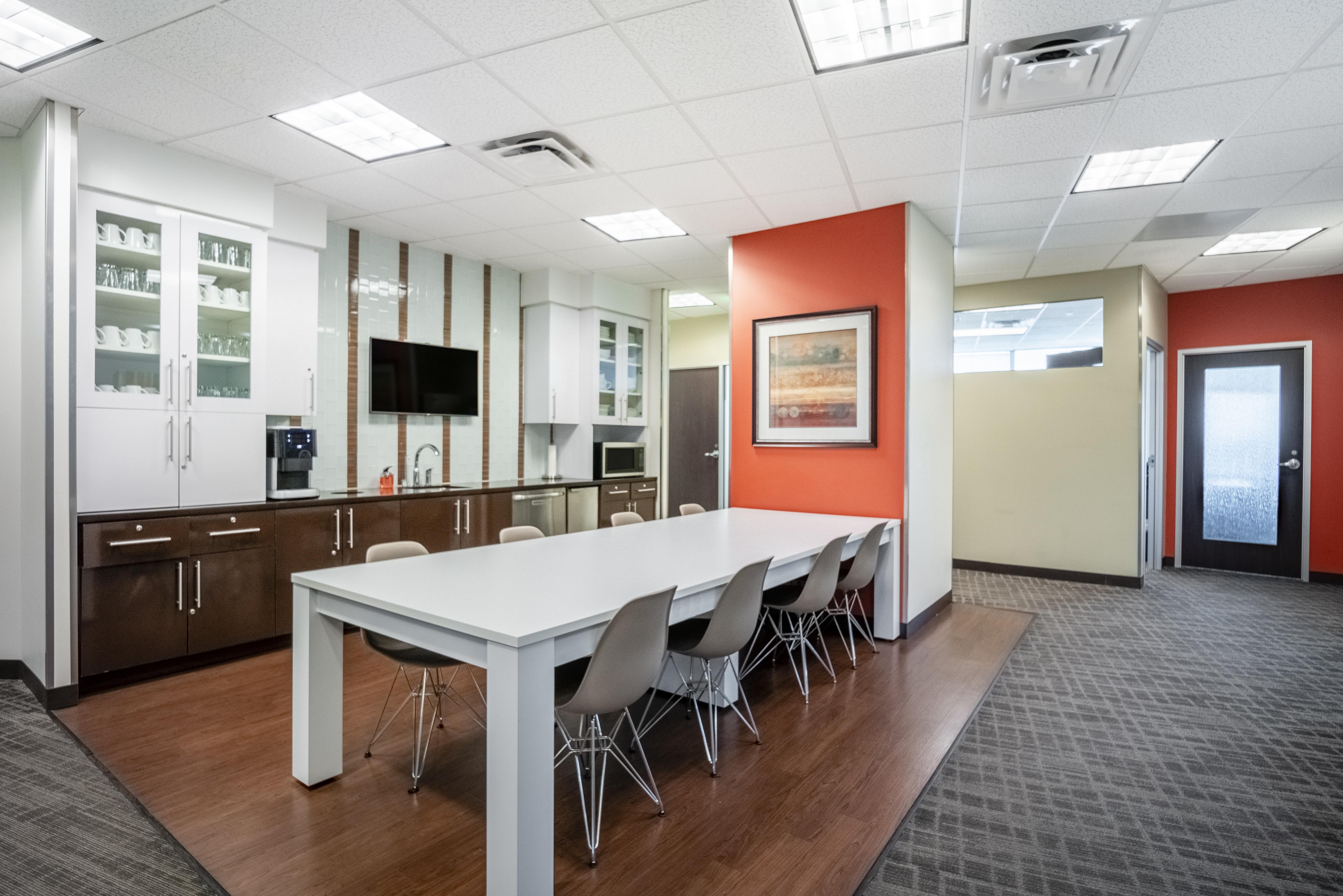 Regus - Arizona, Phoenix - Deer Valley - Union Hills Office Plaza image 5