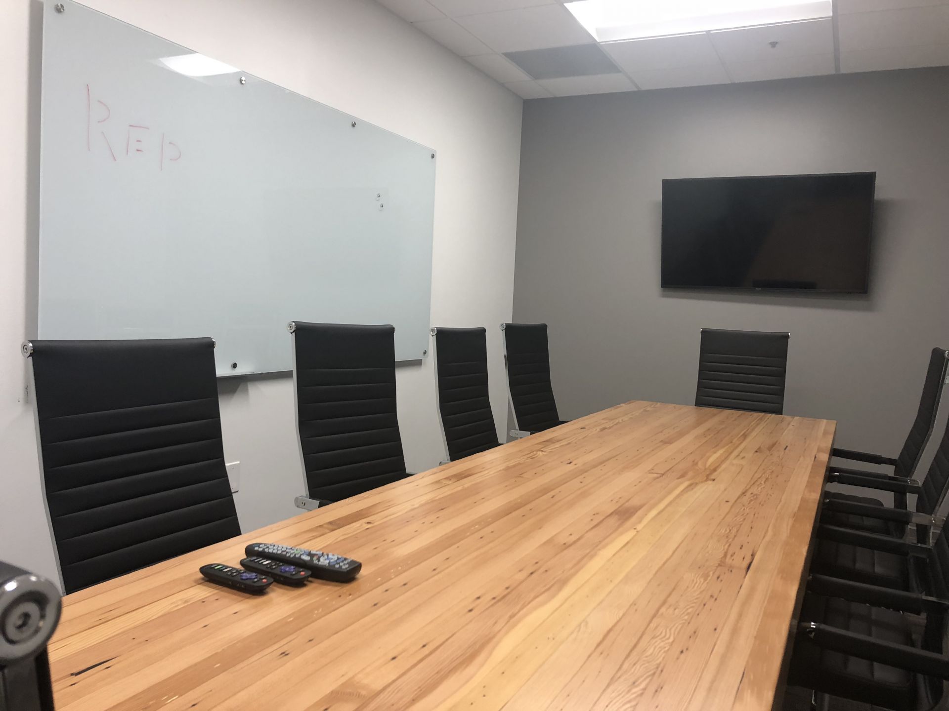 Red Apollo Coworking - Prime Toluca Lake Location image 3