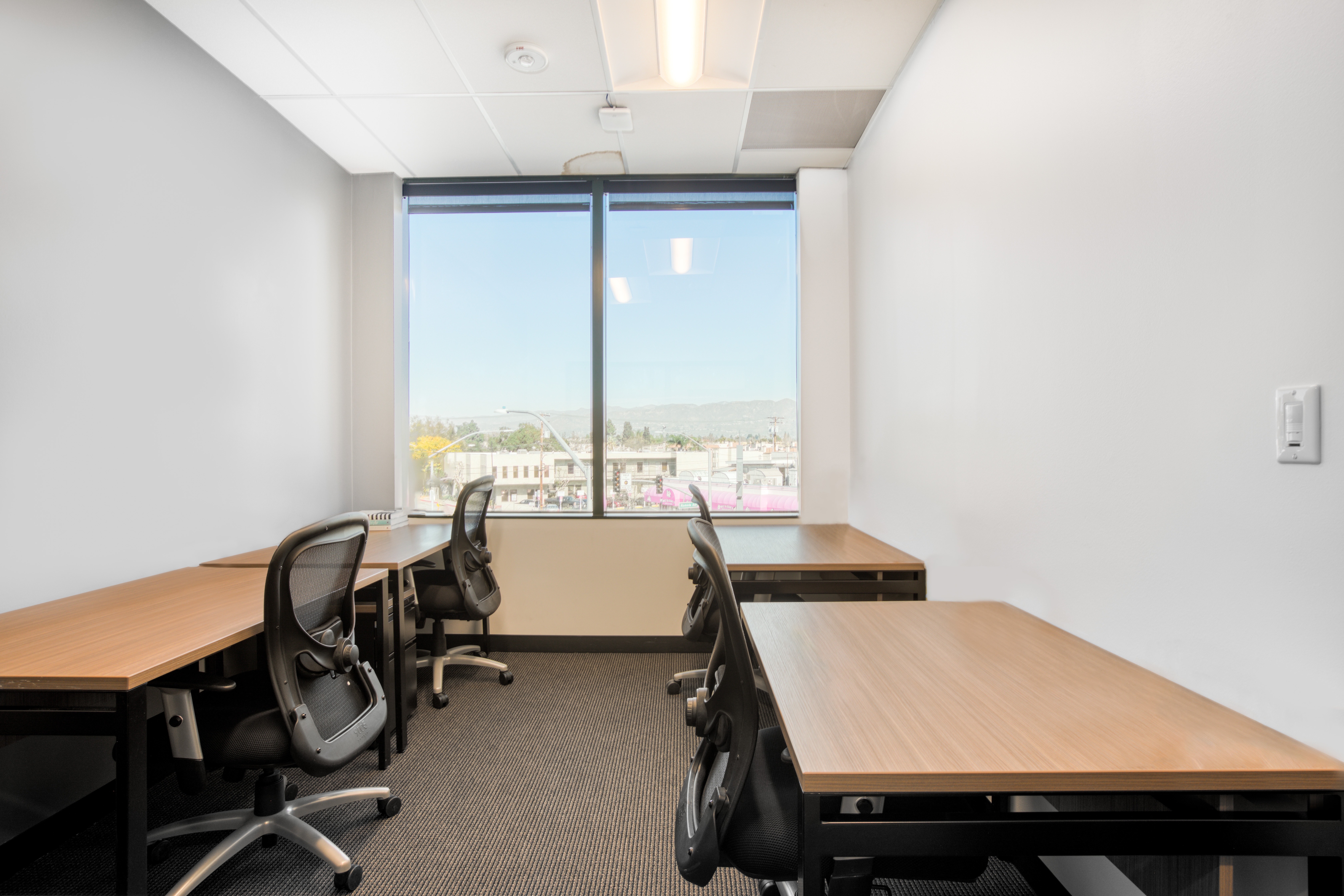 Regus - California Burbank - Burbank Media District image 3