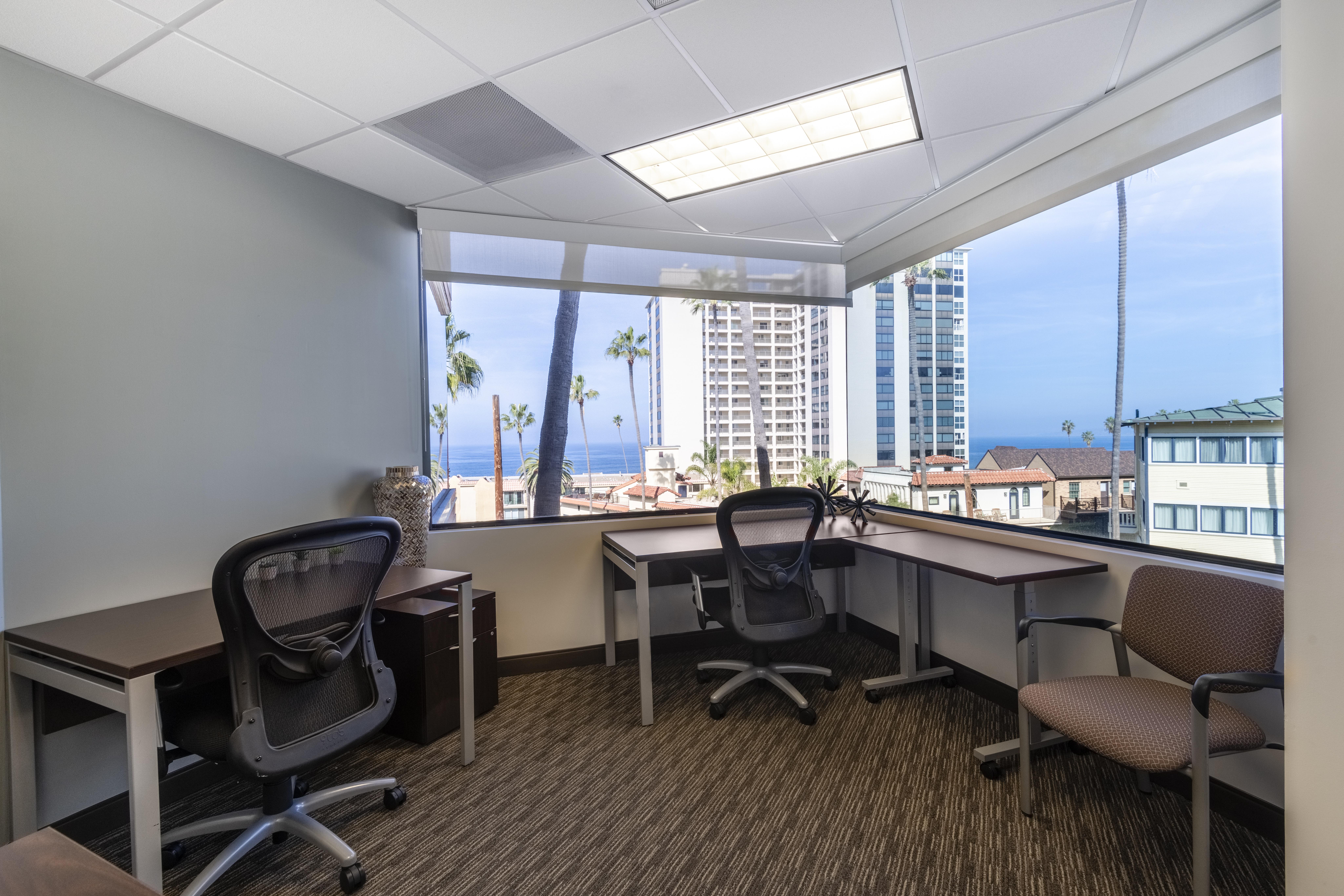 Regus - California, La Jolla - 888 Prospect Street image 3