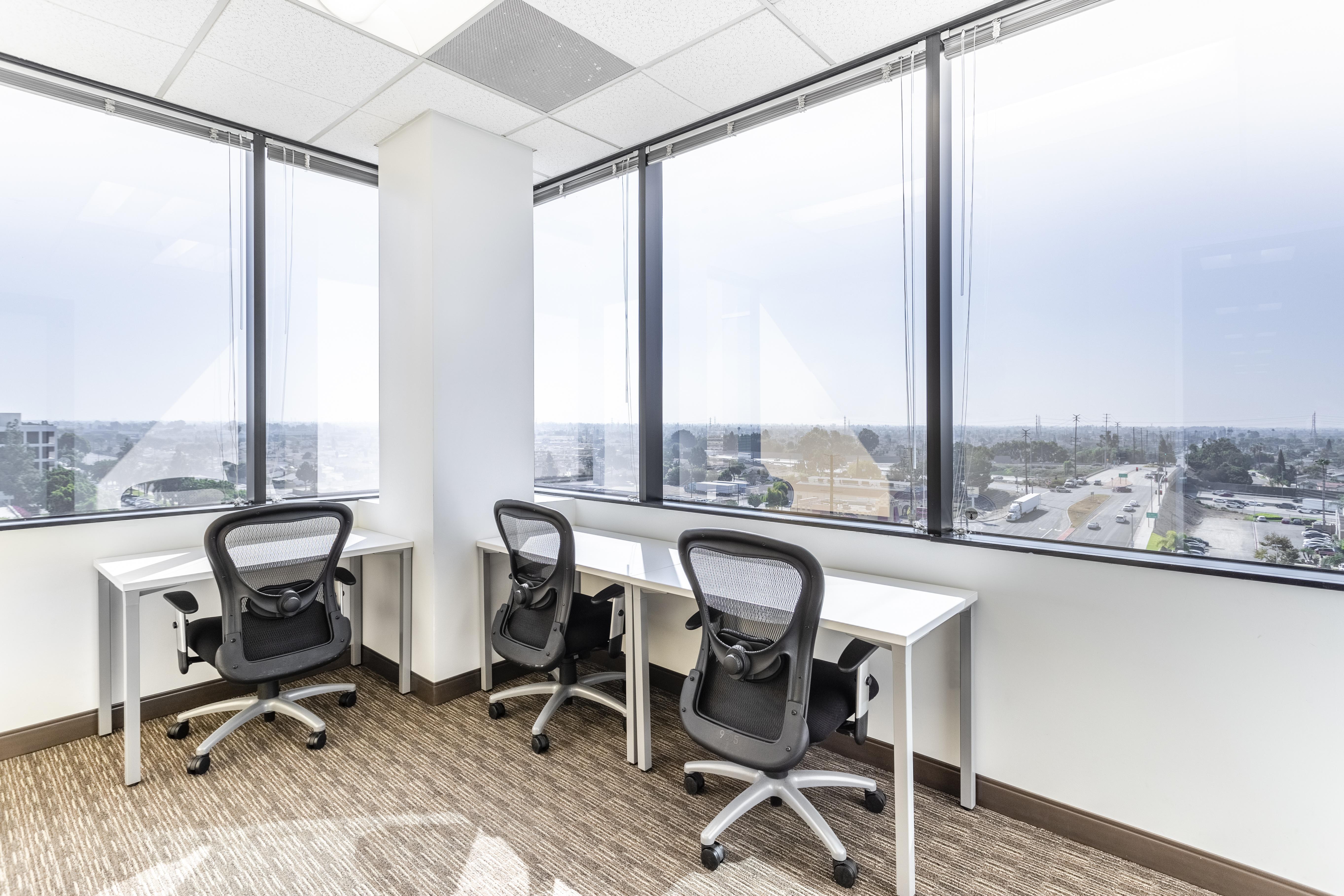 Regus - California, La Palma - Centerpointe image 3