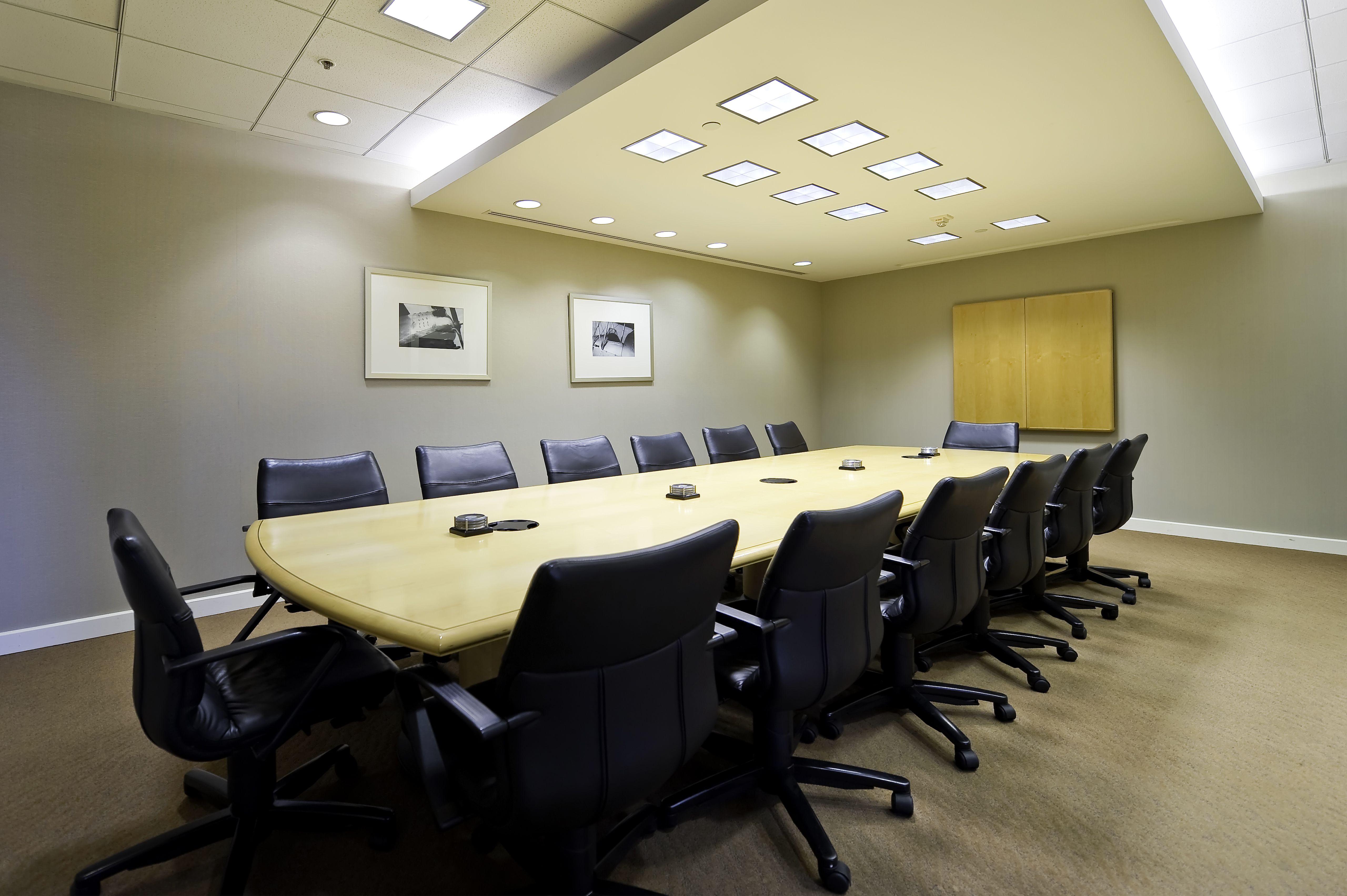 Regus - California, West Los Angeles - Howard Hughes image 4