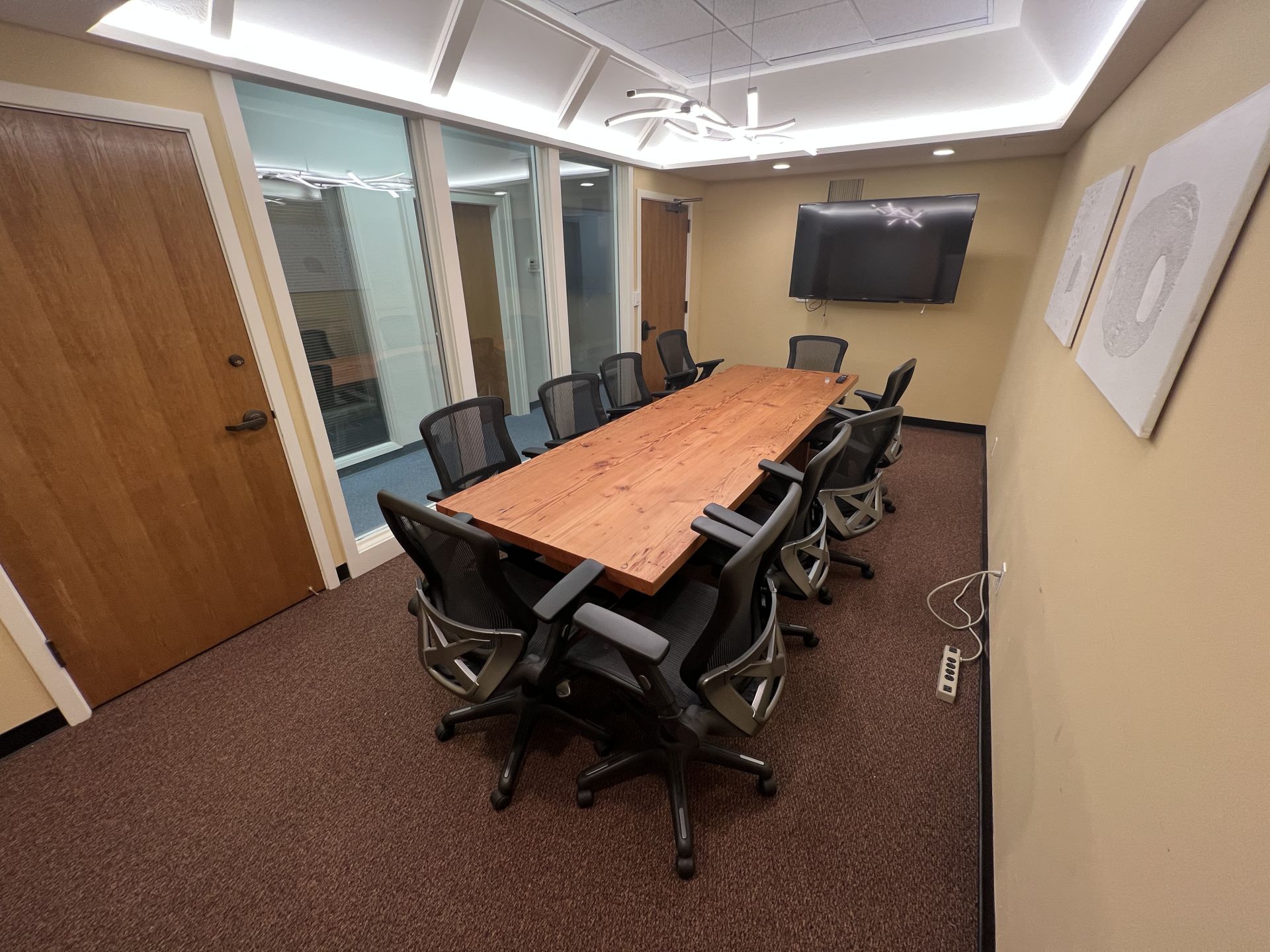 Broadway@Main Coworking Space image 3