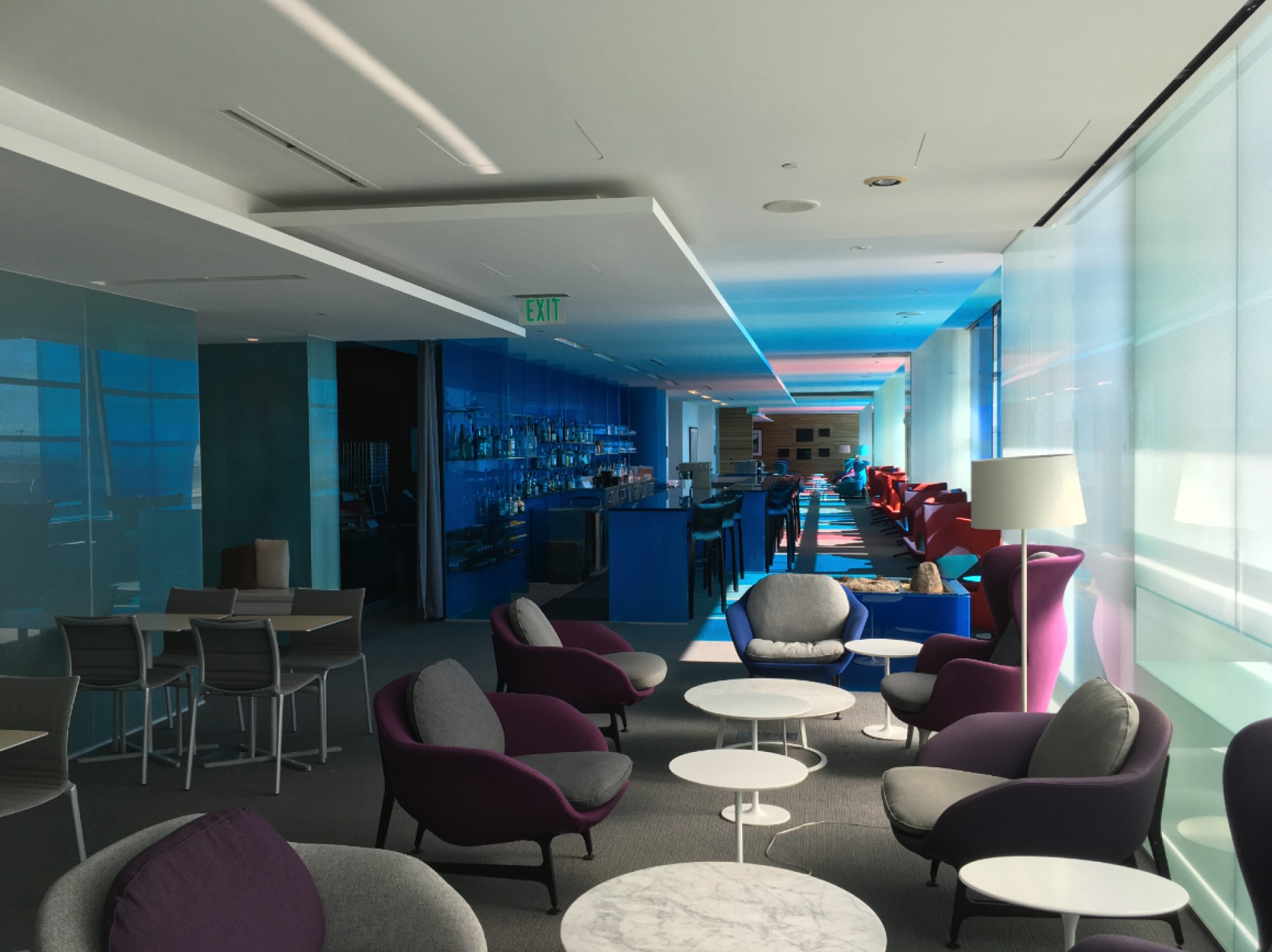 Virgin Atlantic Clubhouse operated by Plaza Premium Group (Departure Hall, International) / San Francisco image 2