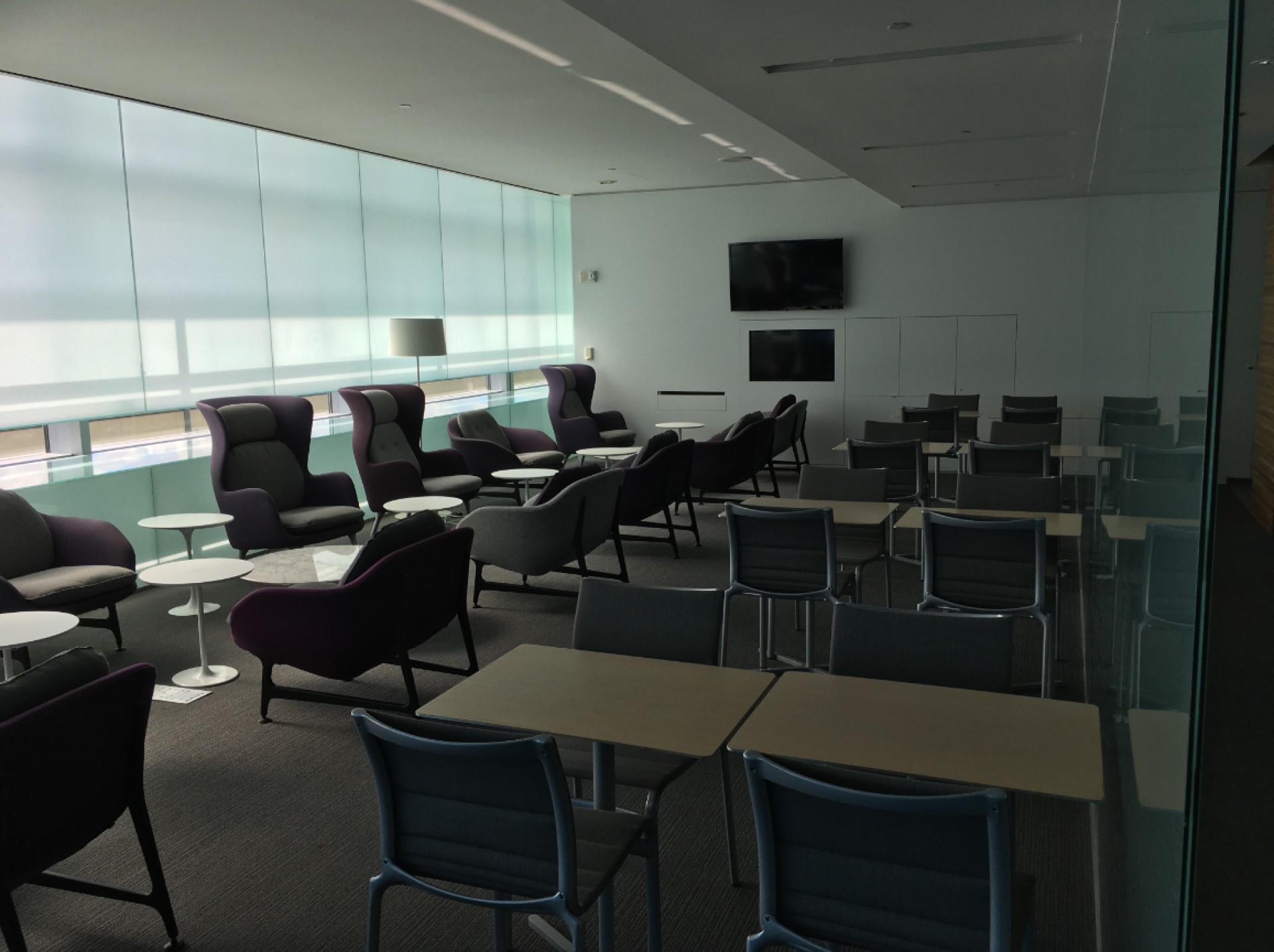 Virgin Atlantic Clubhouse operated by Plaza Premium Group (Departure Hall, International) / San Francisco image 3