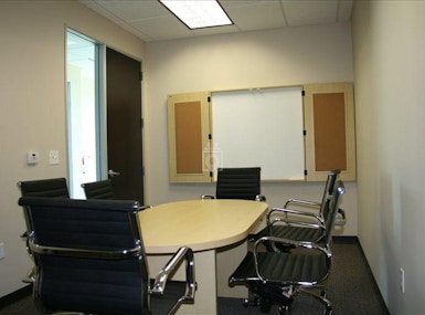 Valencia Offices Suites image 4